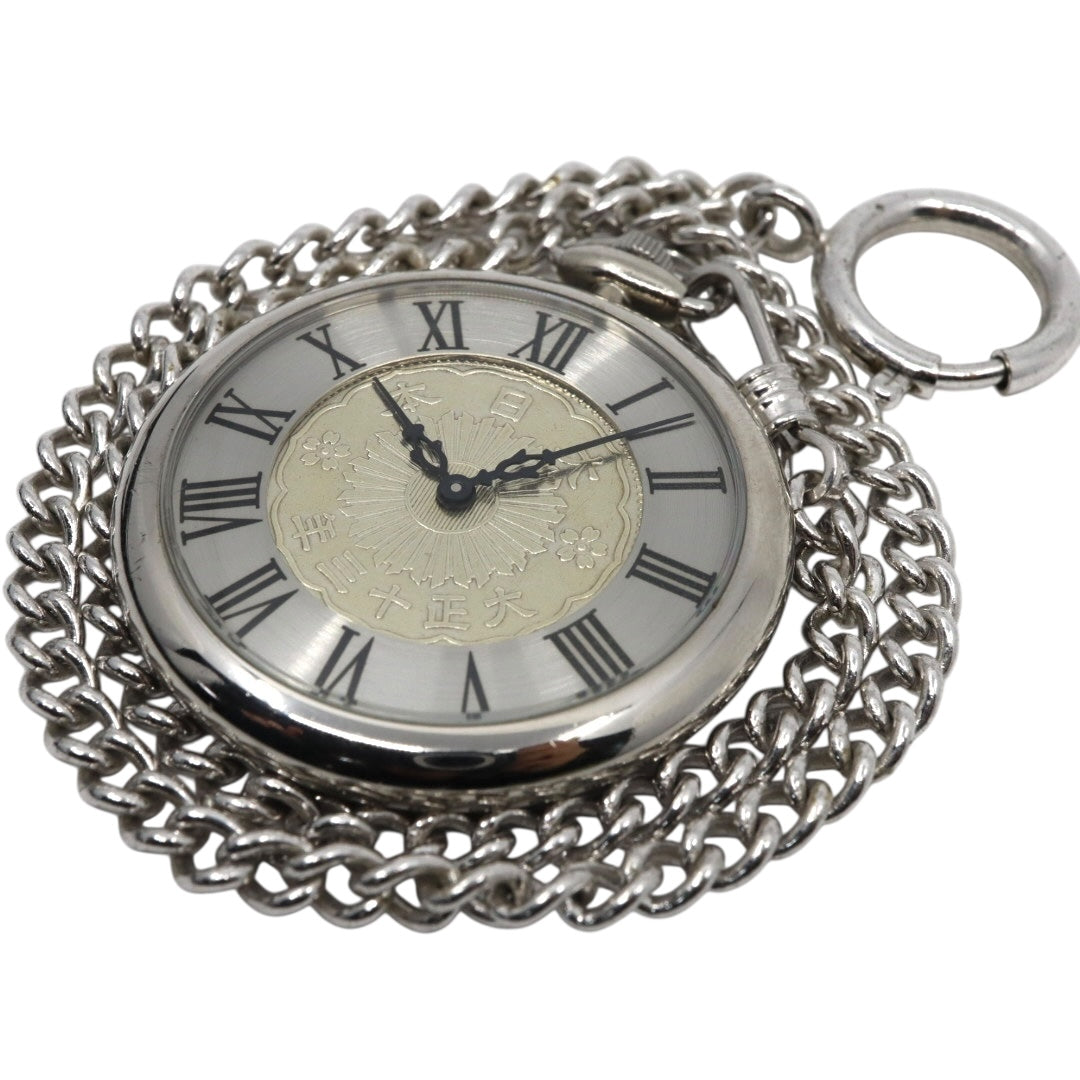 【美品/稼働品】松本徽章 懐中時計 五十銭 硬貨 大正三年 1924年 鳳凰 コインウォッチ アナログ クオーツ ローマンインデックス シルバー チェーン付き クラシック レトロ ヴィンテージ 和風 日本 コレクション G9