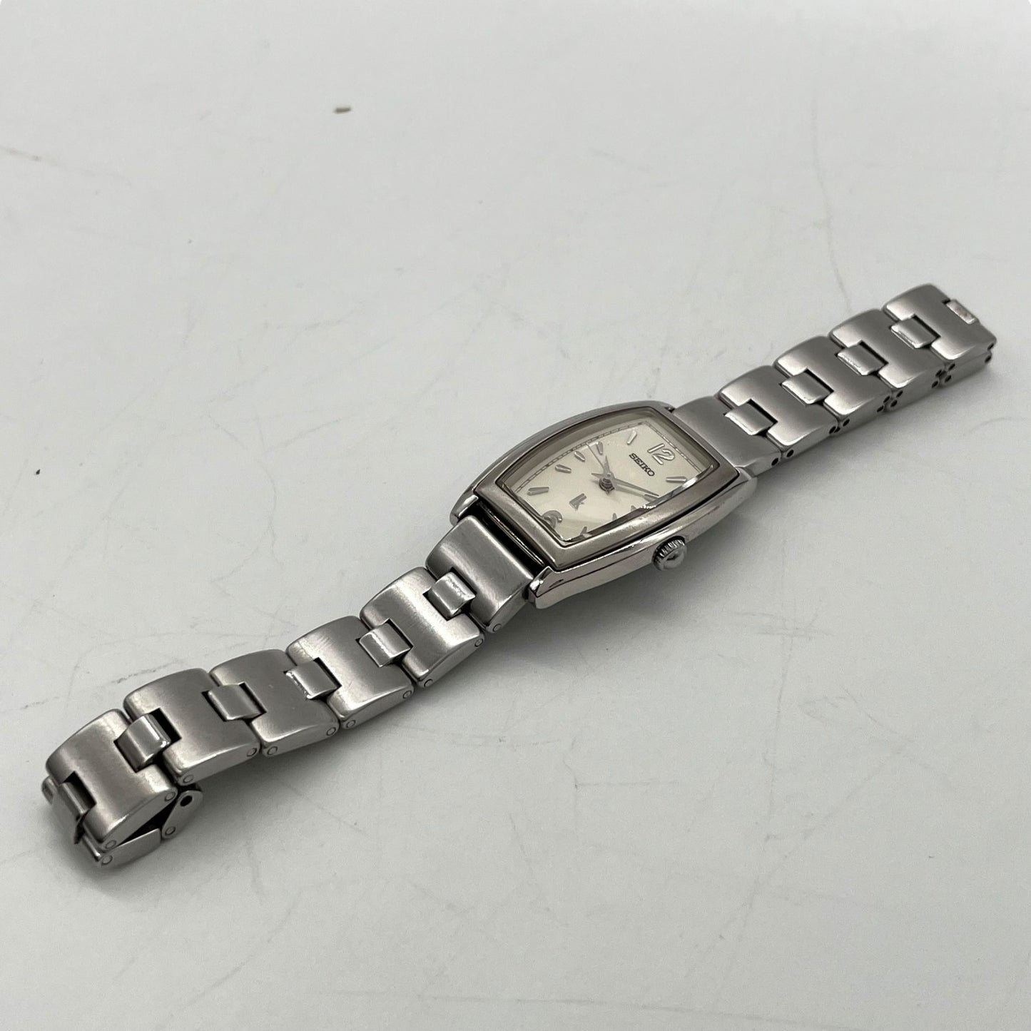 【稼働品】セイコー SEIKO ルキア LUKIA 腕時計 ウォッチ 1F21-5D30 レディース クオーツ トノー 樽型 アナログ エレガント ドレスウォッチ アイボリー文字盤 シルバー ステンレススチール製 ビジネスシーン クリーニング済み G