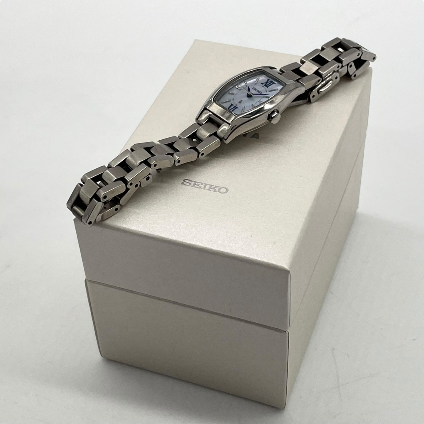 【美品／稼働品】セイコー ルキア 人気モデル SSVR131 腕時計 レディース ソーラー トノー型 シェル文字盤 MOP アナログ ローマン エレガント ドレスウォッチ ビジネス オフィス フォーマル クリーニング済 G