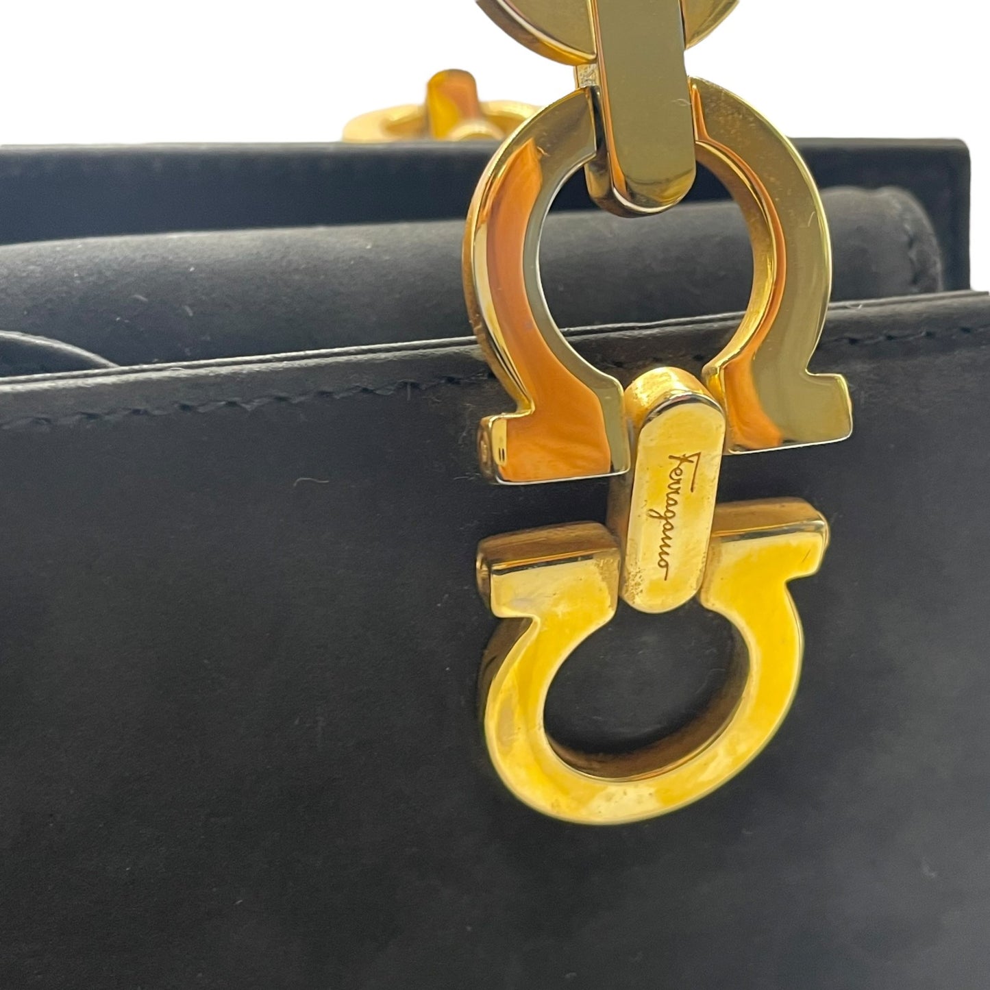 美品 Salvatore Ferragamo フェラガモ ガンチーニ 2WAY ハンドバッグ ショルダーバッグ 黒 ブラック AQ21 ゴールド金具 スエード レディース ヴィンテージ品 E