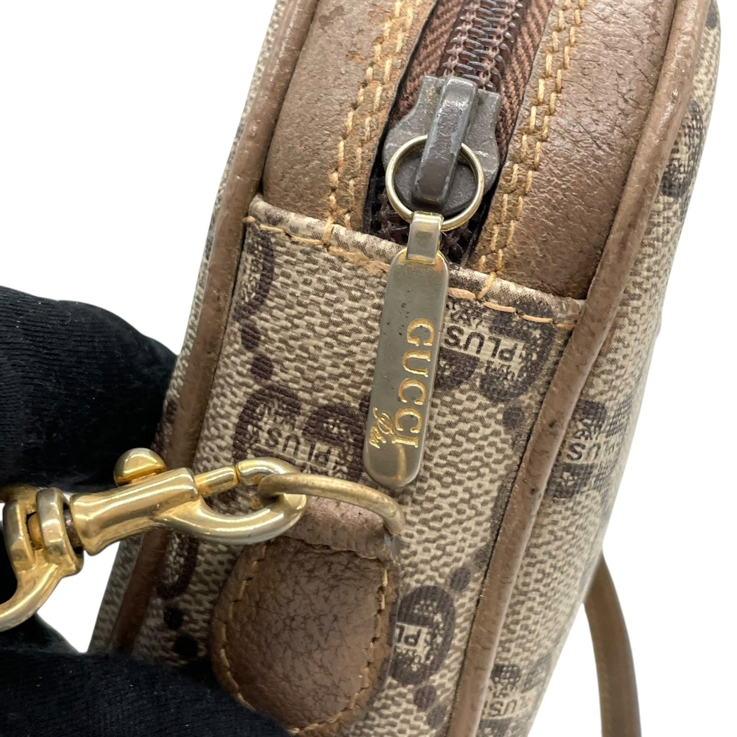 美品 GUCCI オールドグッチ GGプラス ショルダーバッグ PVC レザー グレー ブラウン ゴールド金具 ロゴ 斜め掛け可 カメラバッグ GGスプリーム ヴィンテージ レディース C3