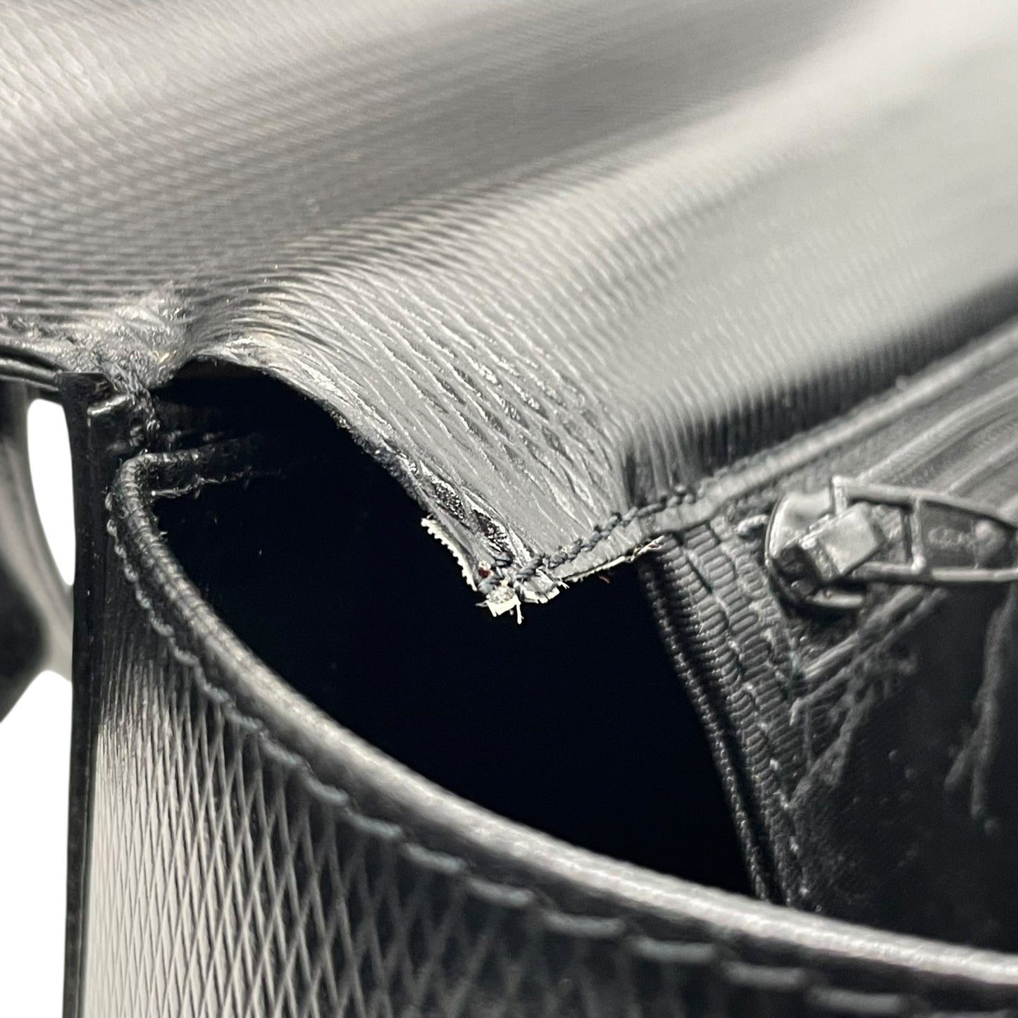 美品 Yves Saint Laurent イヴサンローラン ハンドバッグ 黒 ブラック レザー 本革 ゴールド金具 トップハンドル フラップ開閉 手提げ ロゴ フォーマル レディース ヴィンテージ A