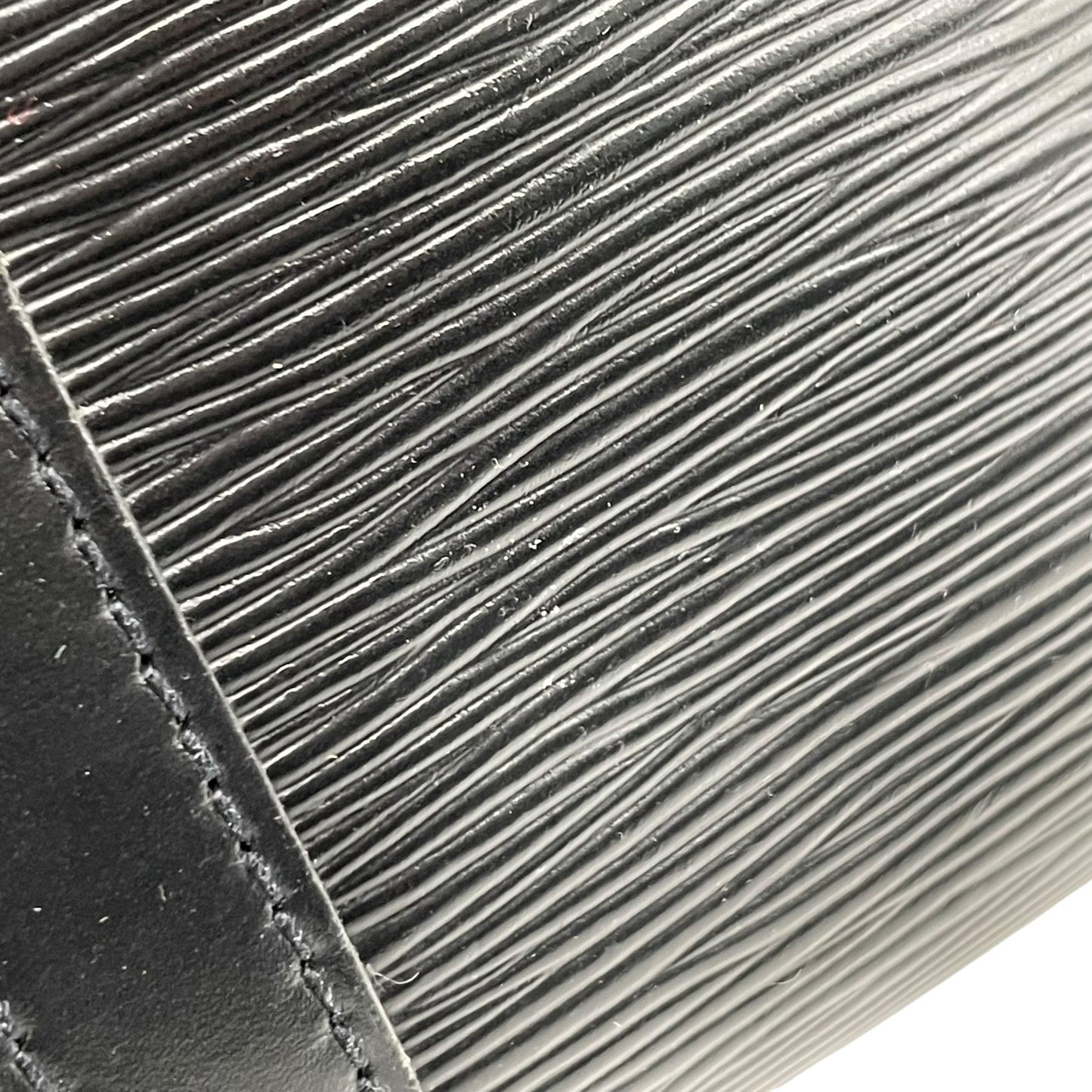 Authentic LOUIS VUITTON Epi Vivienne Lon Handbag M59112 Black Noir Silver Hardware