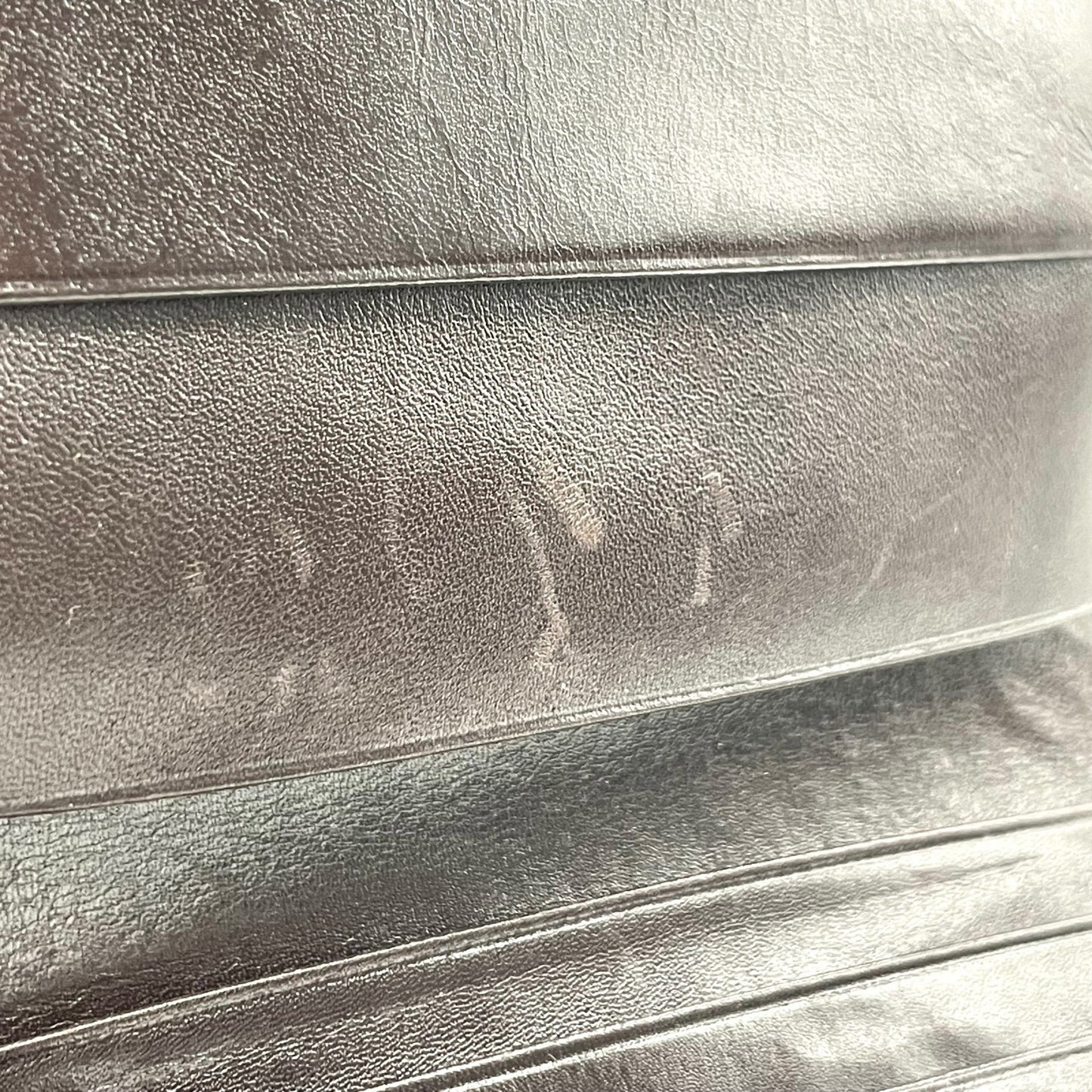 美品 PRADA プラダ 三つ折り財布 コンパクト財布 三角プレートロゴ トライアングルロゴ 茶 ダークブラウン レザー シルバー金具 メンズ レディース M5