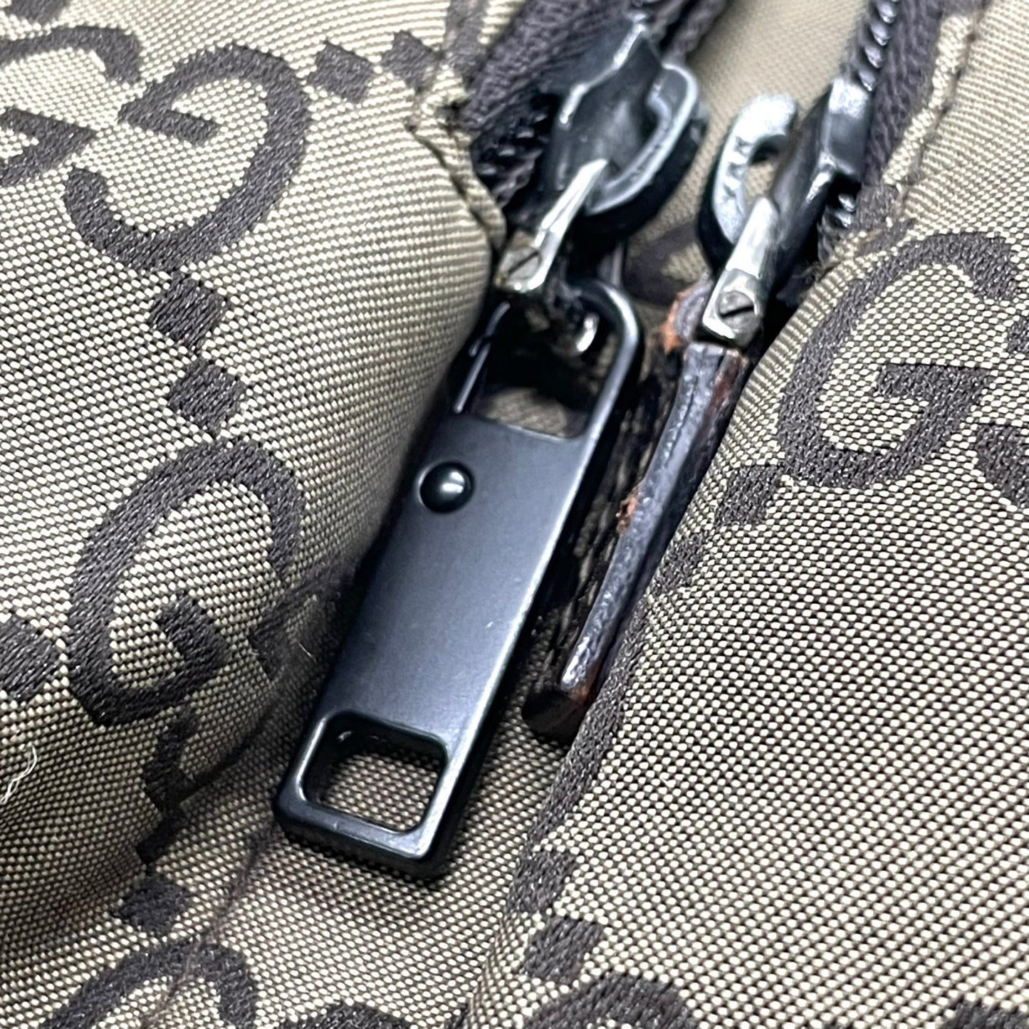 美品 GUCCI グッチ GGキャンバス ワンショルダーバッグ ハンドバッグ カーキ ブラウン キャンバス レザー シルバー金具 GG柄 ダブルポケット レディース K6