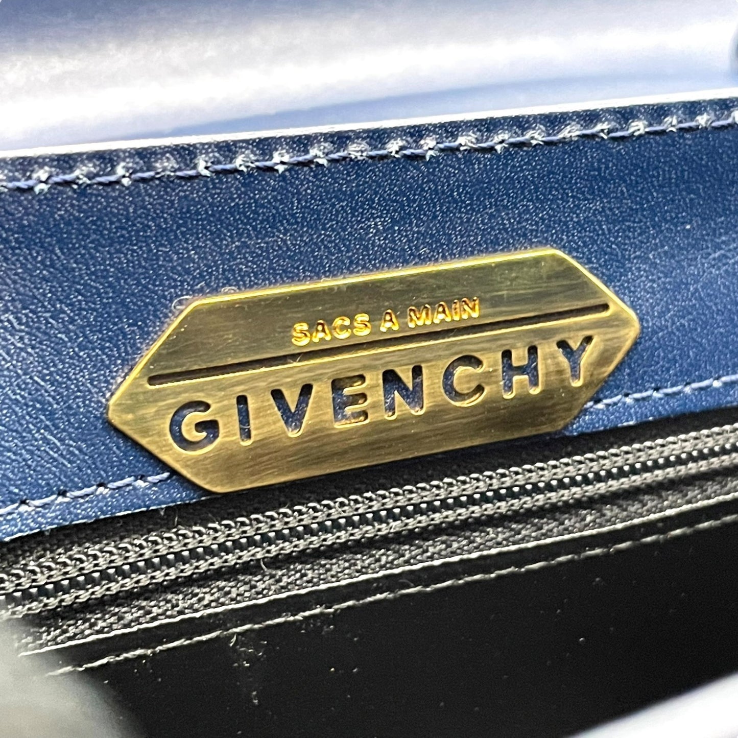 未使用級 美品 ジバンシィ ジバンシー GIVENCHY ハンドバッグ 2WAY ショルダー レザー 紺 ブルー ネイビー 金金具 ゴールド金具 ロゴ ヴィンテージ B4