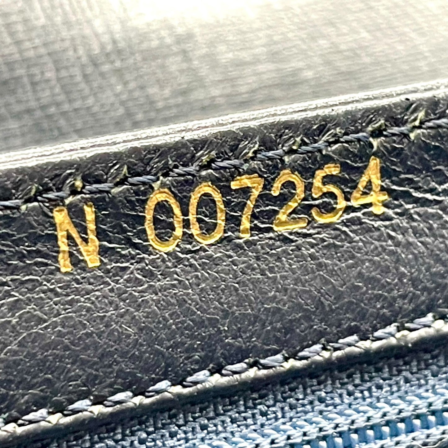 未使用級 極 美品 ヴァレクストラ Valextra ハンドバッグ ミニ レザー ネイビー 紺 金金具 ゴールド金具 イタリア製 上品 B