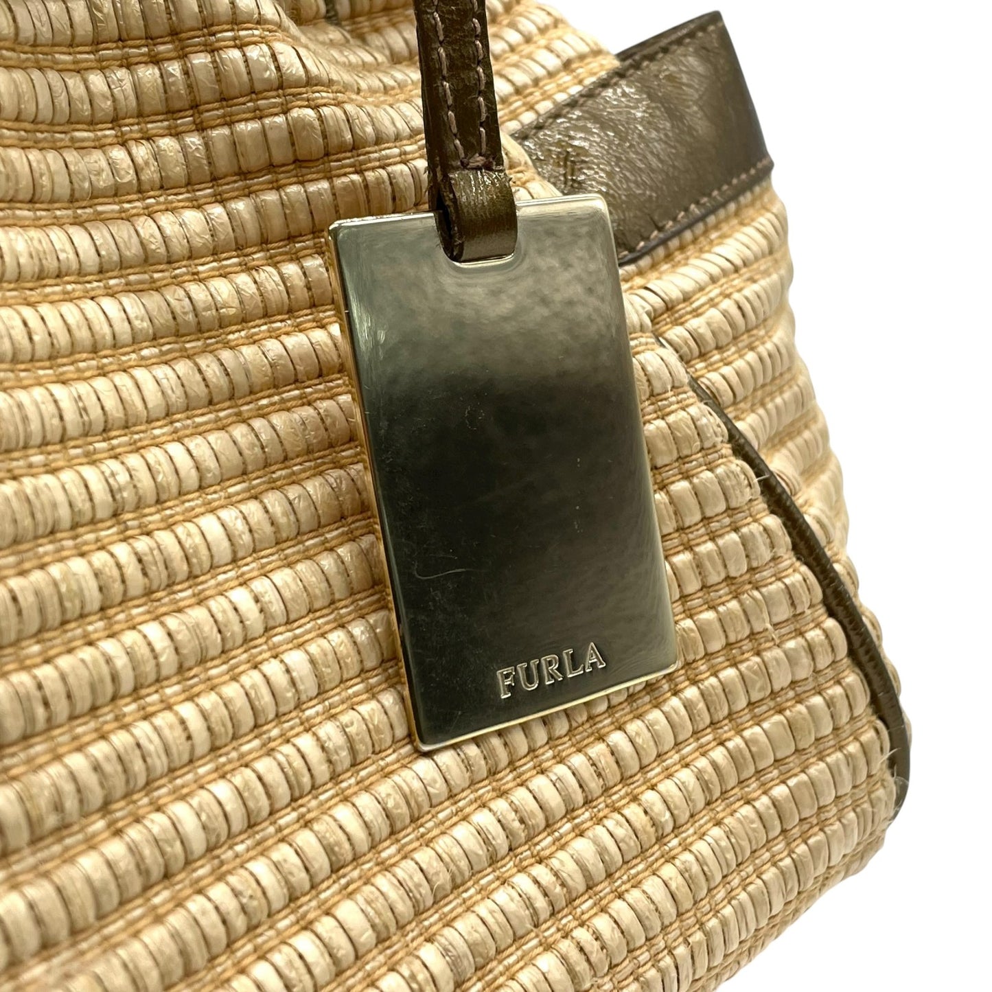フルラ FURLA ラフィア レザー ハンドバッグ トート カーキ ベージュ ナチュラル 高級感 かごバッグ C2