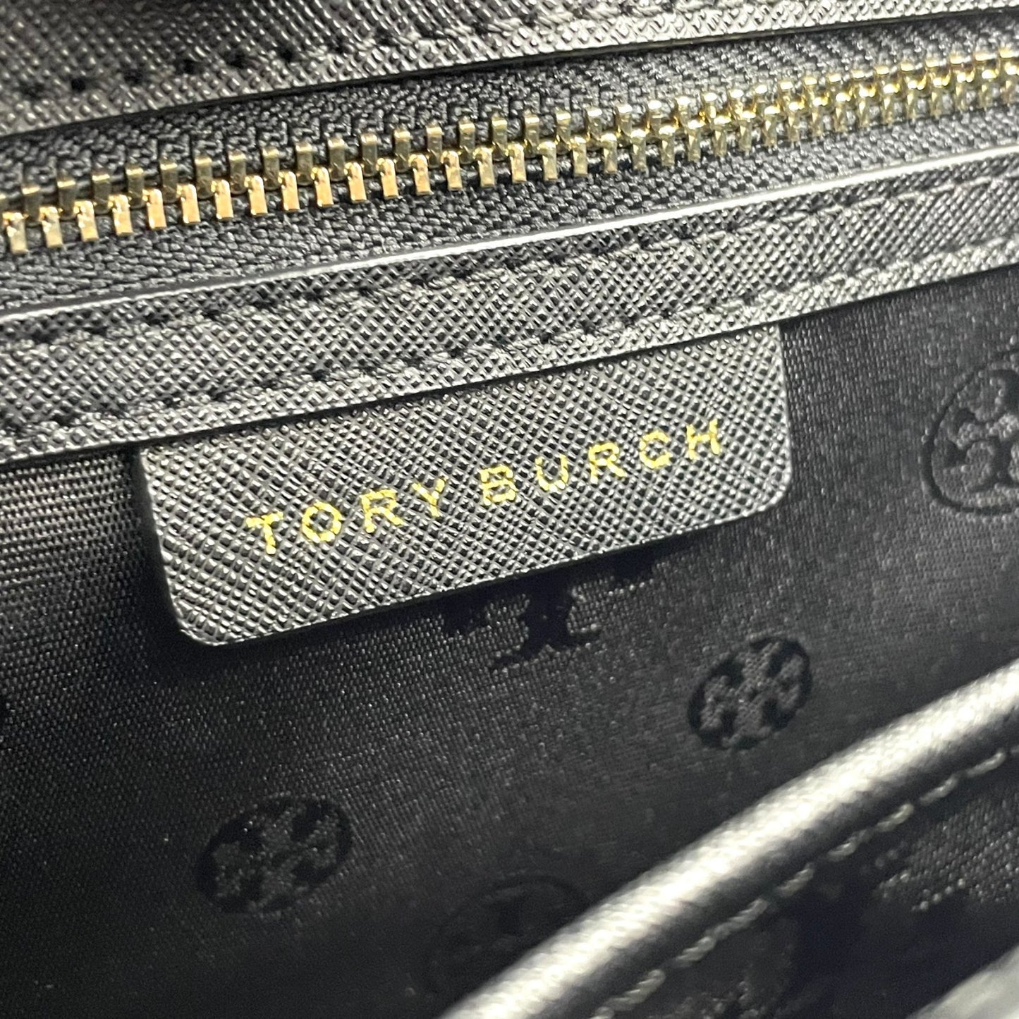 美品 トリーバーチ TORY BURCH チェーンショルダーバッグ ハンドバッグ 肩掛け 型押し 2WAY 黒 ブラック 金 ゴールド レザー ミニバッグ A1