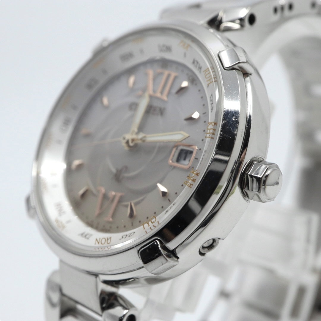 【極美品/稼働品】シチズン クロスシー 腕時計 H240-T020097 エコドライブ 電波ソーラー ワールドタイム レディース デイト シルバー アナログ ビジネス エレガント 高機能 日本製 デュラテクト クリーニング済み G4