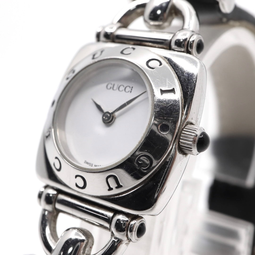 【美品/電池交換済/新品ベルト(社外品)】グッチ GUCCI 6300L レディース腕時計 クオーツ スクエアケース シルバー ホワイト文字盤 ブラックレザーベルト ホースビットデザイン クラシック エレガント ドレスウォッチ SWISS MADE G2