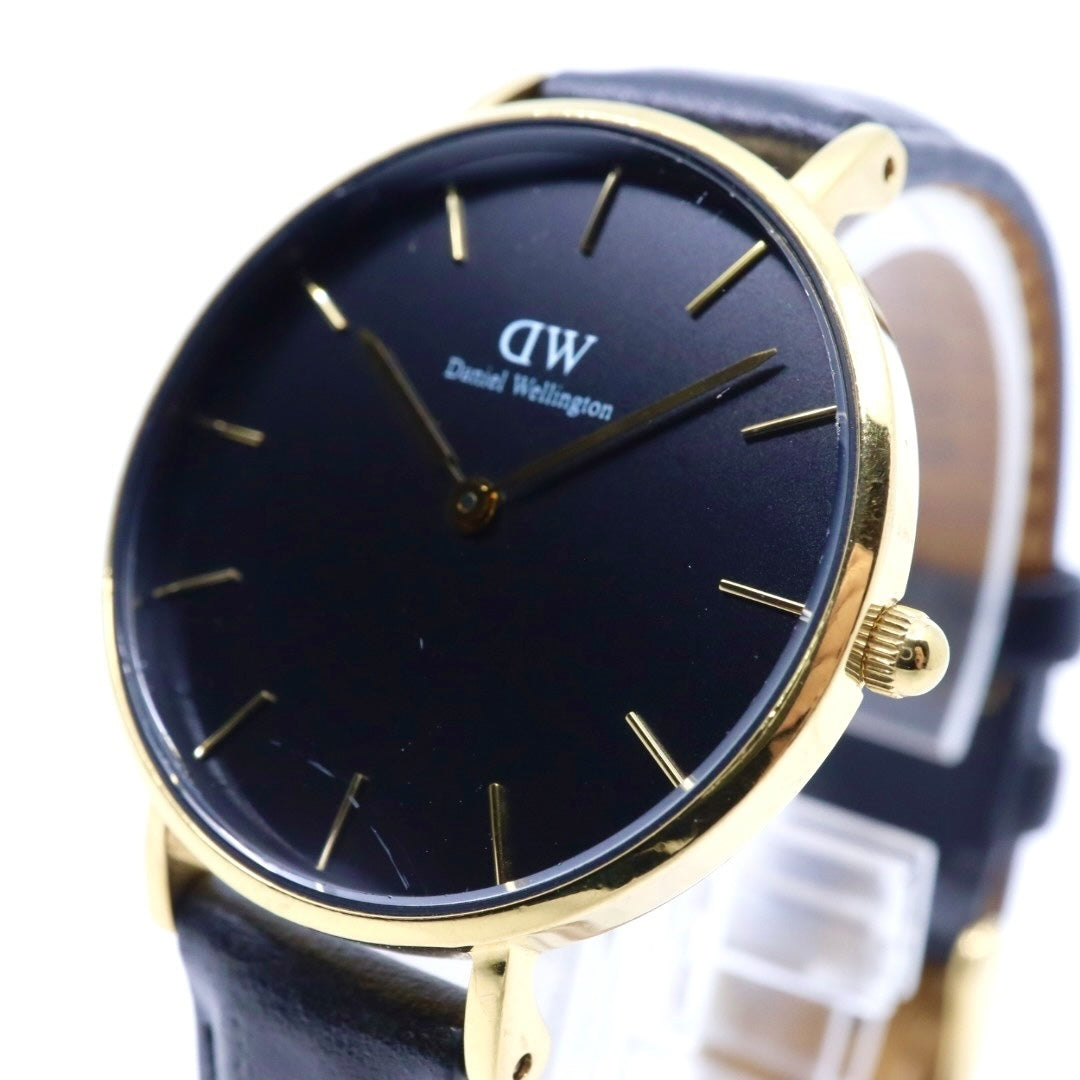 【美品／電池交換済】ダニエルウェリントン DW Petite 腕時計 レディース K32GB06 クオーツ アナログ ラウンド ブラック文字盤 ゴールドケース レザーベルト クラシック エレガント ミニマルデザイン クリーニング済 稼働品 G2