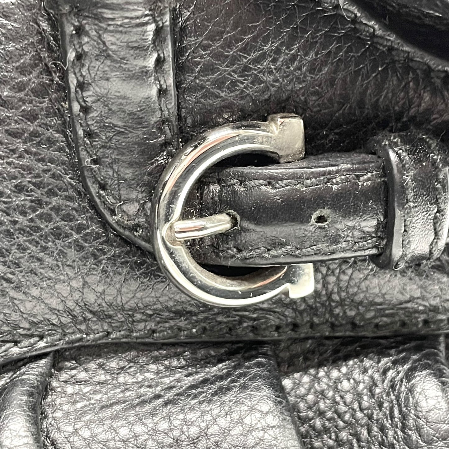 美品 サルヴァトーレ フェラガモ Salvatore Ferragamo ガンチーニ ハンドバッグ ミニボストン ワンショルダー ブラック 黒 NERO レザー シルバー金具 ロゴ 肩掛け可 レディース A