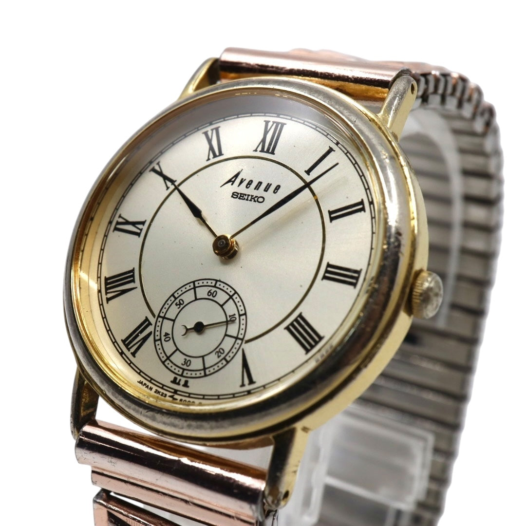 【電池交換済／稼働品】SEIKO セイコー アベニュー 腕時計 クオーツ スモールセコンド ローマンインデックス ゴールド シルバー メンズ レディース ユニセックス ドレスウォッチ ビンテージ アンティーク クラシック レトロ 2K23-6000 G4