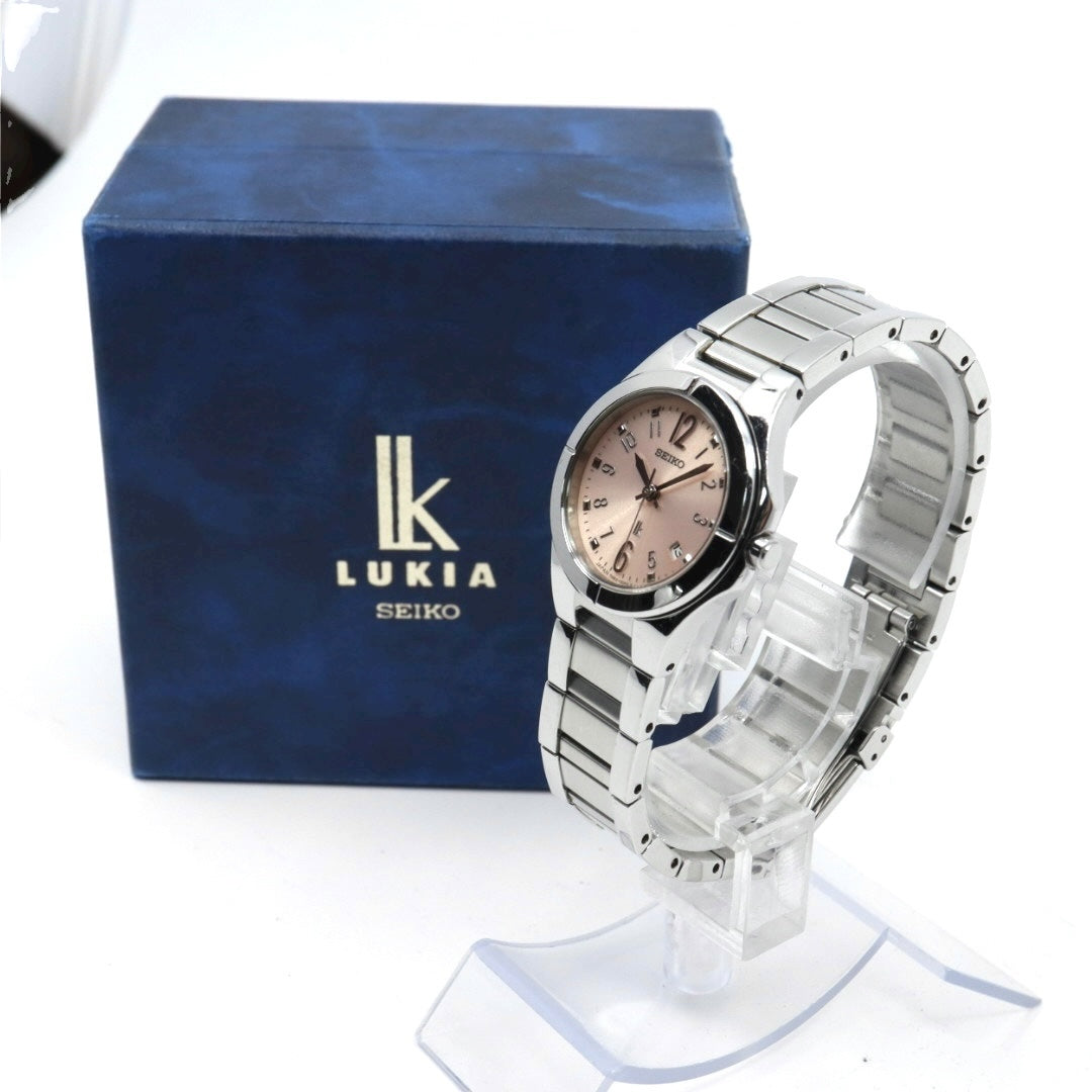 SEIKO セイコー LUKIA ルキア 7N82 ピンク文字盤 ステンレス レディース クオーツ デイト 上品ウォッチ I2
