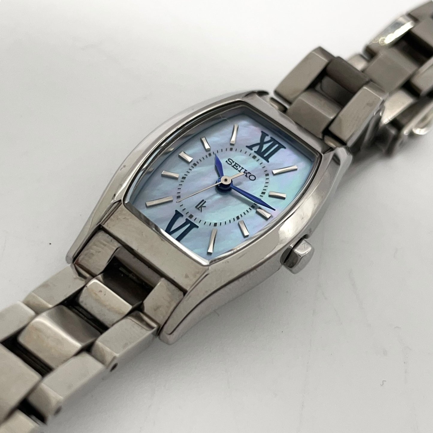 【美品／稼働品】セイコー ルキア 人気モデル SSVR131 腕時計 レディース ソーラー トノー型 シェル文字盤 MOP アナログ ローマン エレガント ドレスウォッチ ビジネス オフィス フォーマル クリーニング済 G