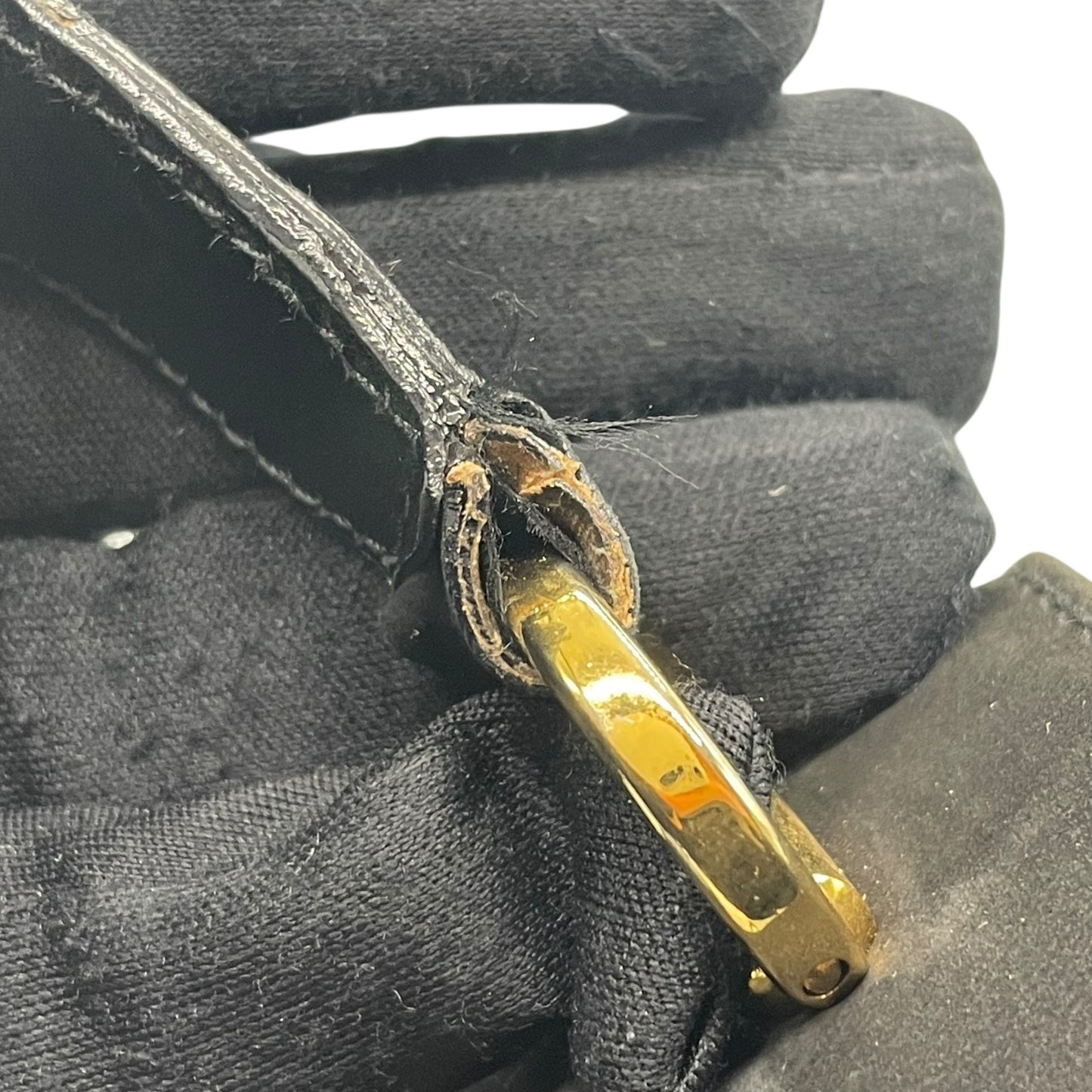 美品 Salvatore Ferragamo フェラガモ ガンチーニ ショルダーバッグ 黒 ブラック AB-21 スエード ゴールド金具 斜め掛け可 ポシェット ミニバッグ レディース フラップ開閉 ヴィンテージ D5