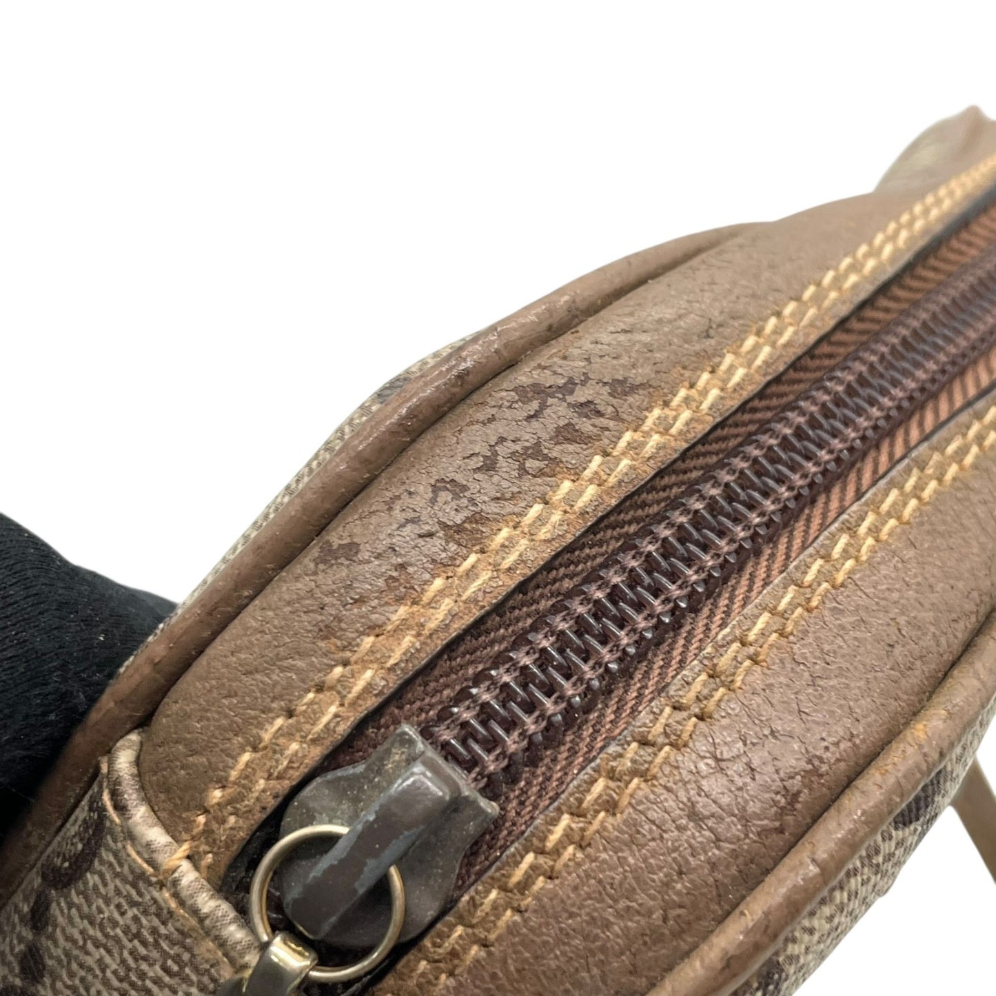 美品 GUCCI オールドグッチ GGプラス ショルダーバッグ PVC レザー グレー ブラウン ゴールド金具 ロゴ 斜め掛け可 カメラバッグ GGスプリーム ヴィンテージ レディース C3