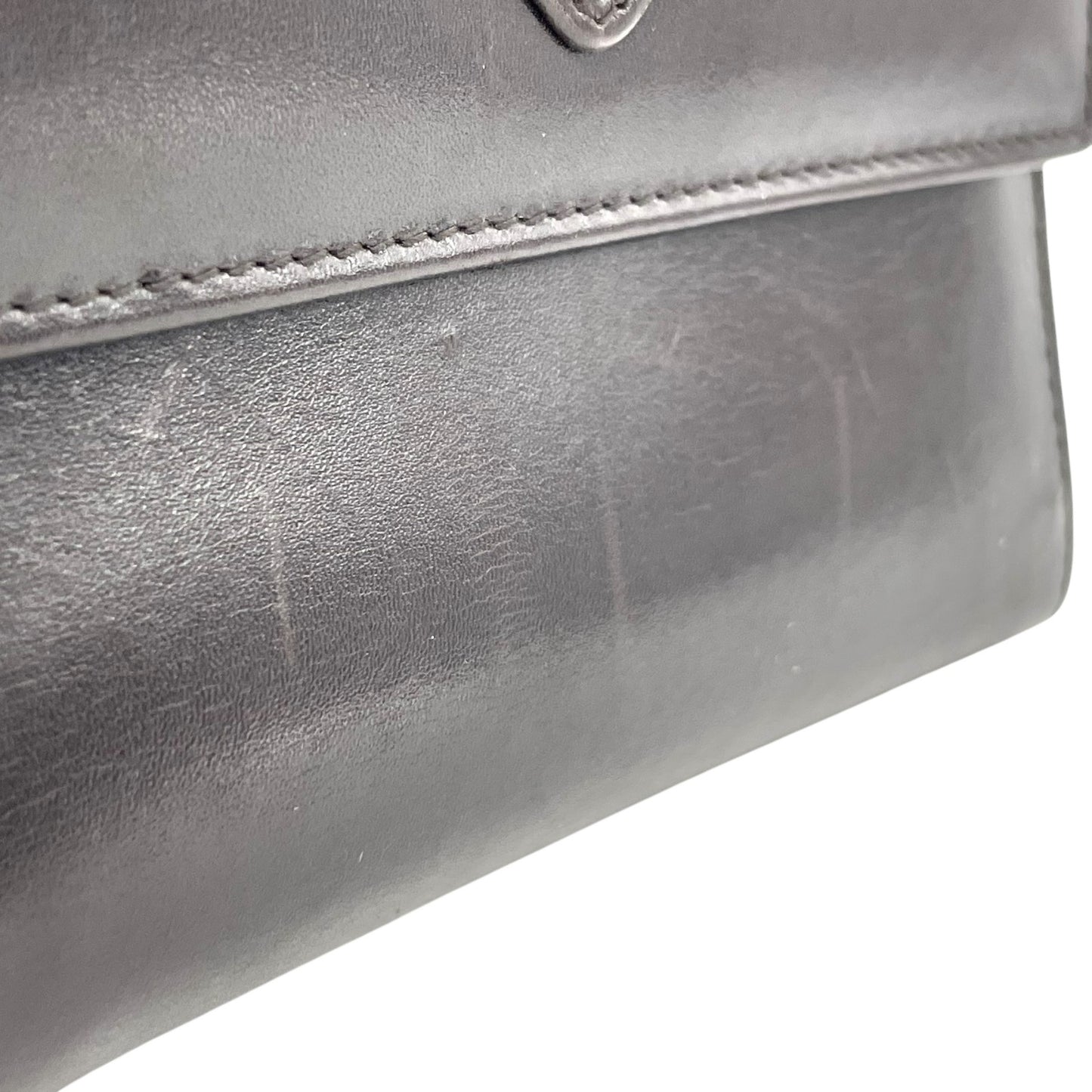 美品 PRADA プラダ 三つ折り財布 コンパクト財布 三角プレートロゴ トライアングルロゴ 茶 ダークブラウン レザー シルバー金具 メンズ レディース M5