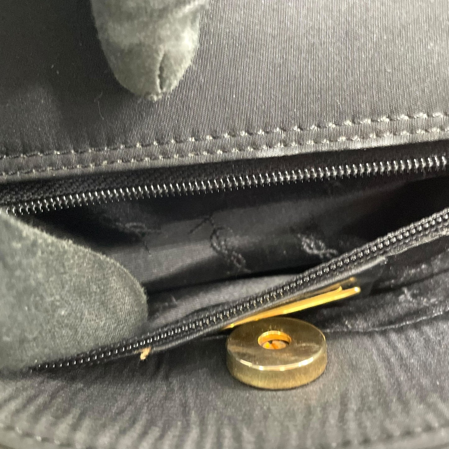 美品 希少 サンローラン Yves Saint Laurent ハンドバッグ ブラック 黒 ゴールド金具 金金具 キルティング調 スワール柄 高級 上品 レディース ヴィンテージ C4