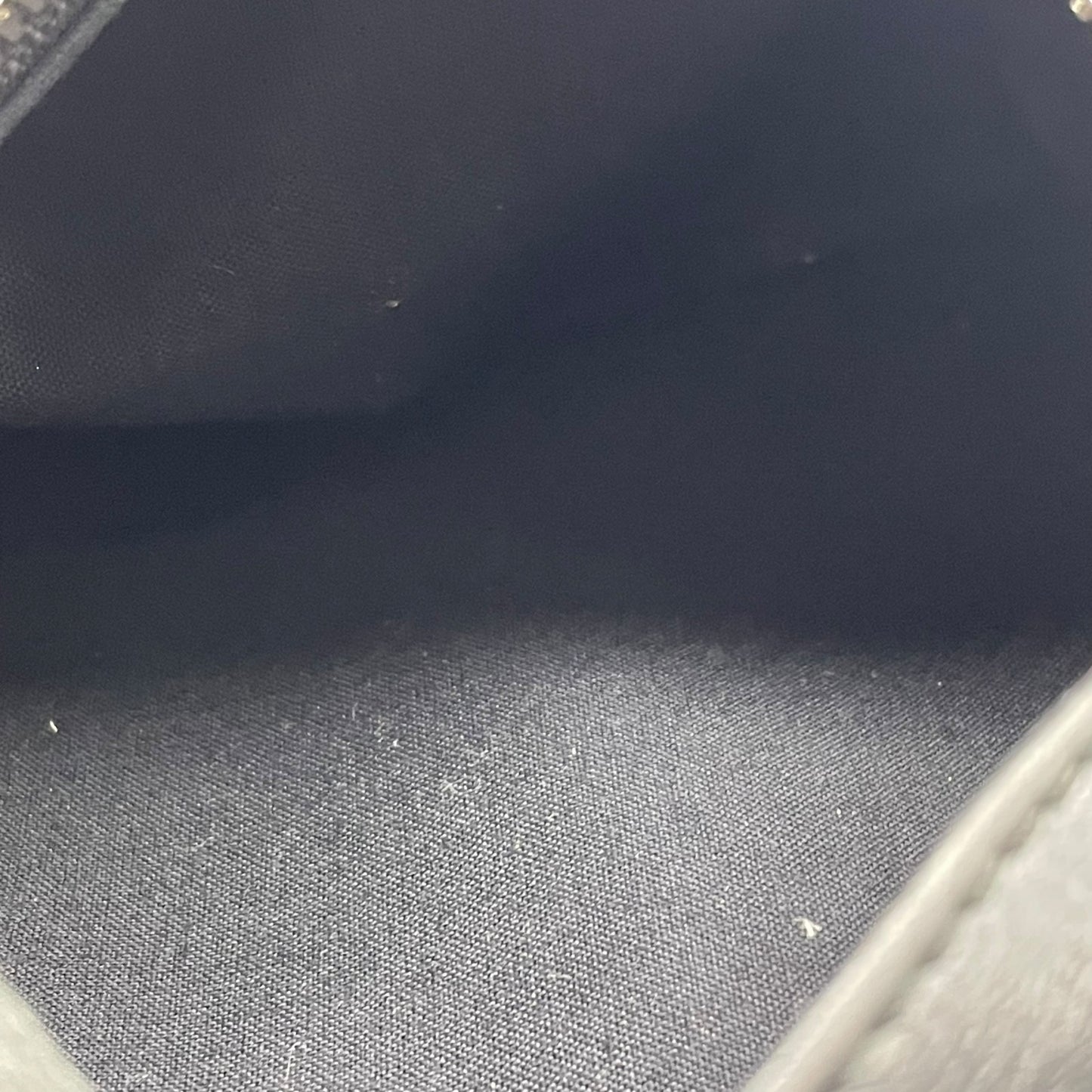 美品 バレンシアガ BALENCIAGA レザー エブリデイ バックパック リュック ブラック 黒 ロゴ入り シンプル 高級感 メンズ レディース ユニセックス C