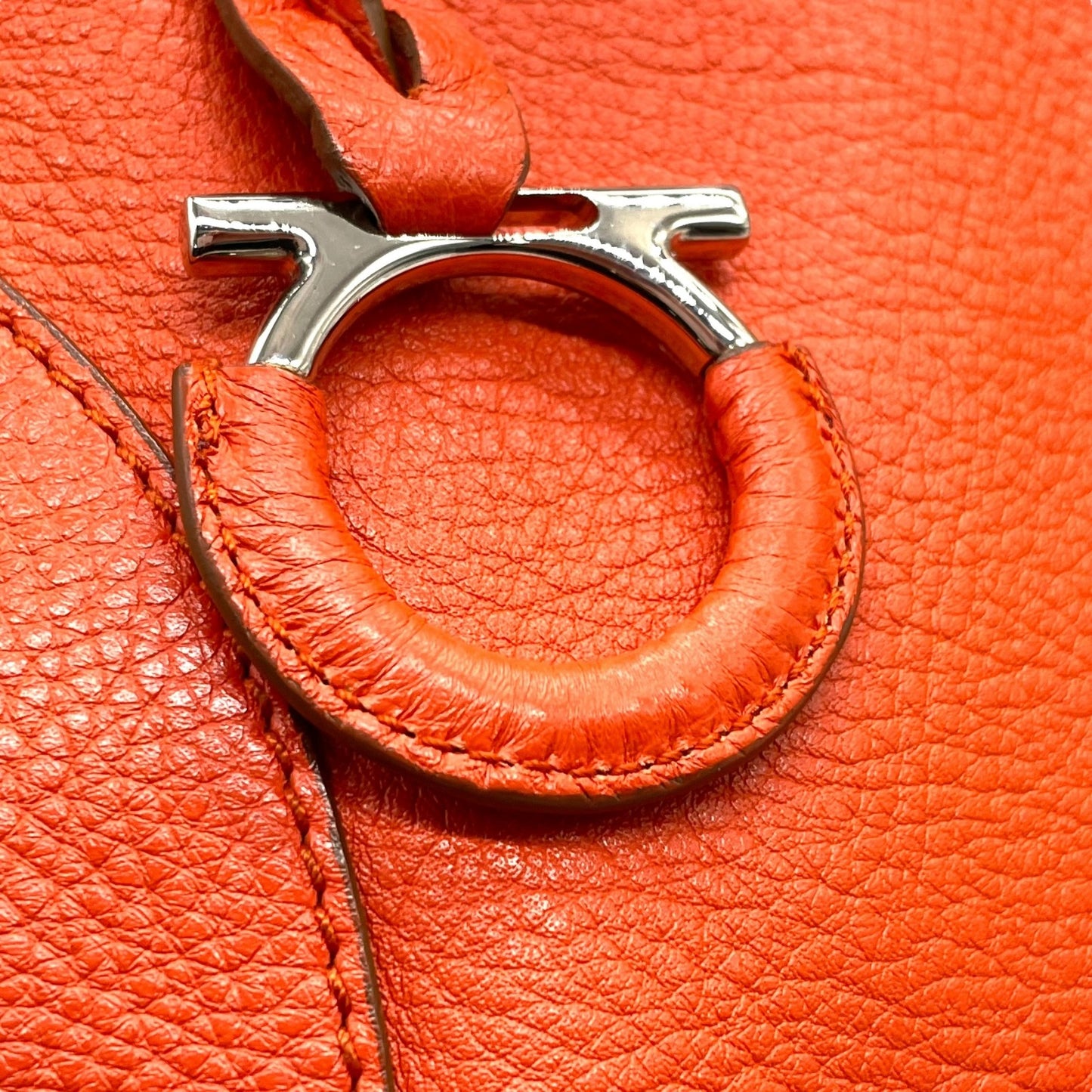 希少色 極美品 Salvatore Ferragamo フェラガモ ガンチーニ ショルダーバッグ ハンドバッグ ワンショルダー オレンジ レザー 本革 シボ革 チャーム Y2K 00s K8