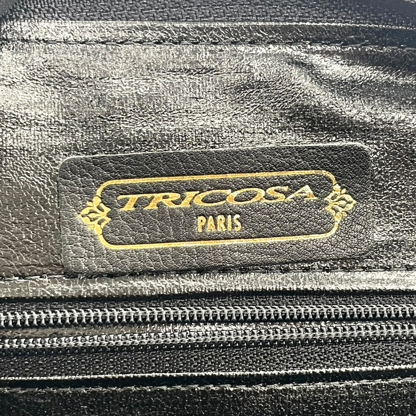 トリコサ TRICOSA レザー トートバッグ 黒 ブラック 型押しロゴ ショルダー 本革 PC収納可 A4収納可 S93