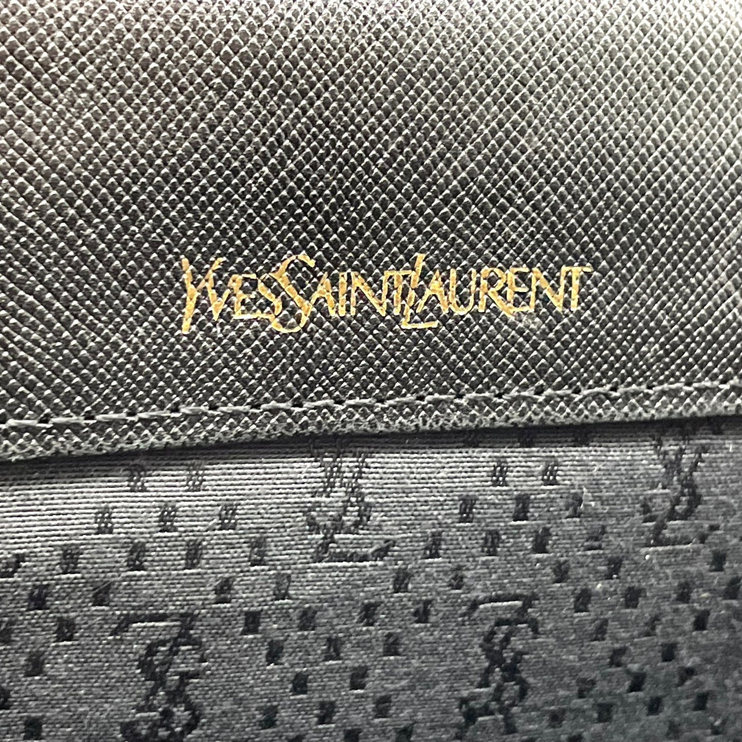 美品 イヴ サンローラン YVES SAINT LAURENT 型押し ショルダーバッグ 黒 ブラック レザー ヴィンテージ 金金具 ゴールド金具 K7