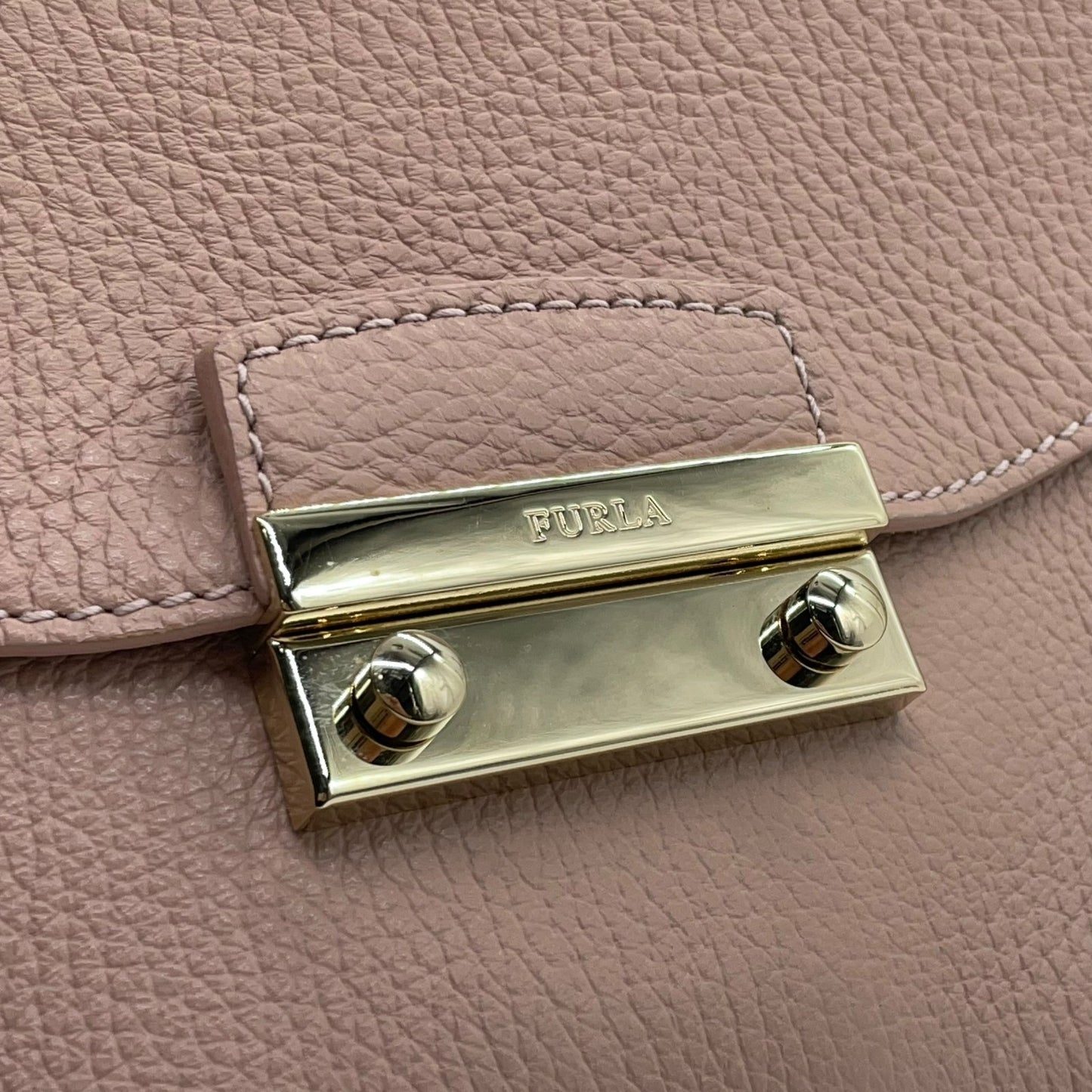 美品 フルラ FURLA メトロポリス トップハンドルバッグ ピンクベージュ レザー 金金具 ゴールド 2WAY ショルダー付き S56