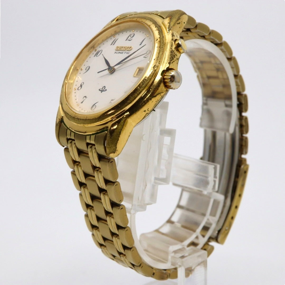 【稼働品】 seiko セイコー キネティック 腕時計 5M22-7B40 メンズ ゴールド ホワイト文字盤 デイト アナログ ヴィンテージ ドレスウォッチ クラシックデザイン エレガント ビジネス 自動巻き発電 高級モデル クリーニング済み G4