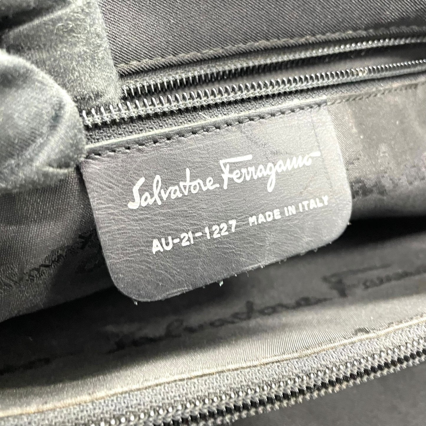 美品 サルヴァトーレ フェラガモ Salvatore Ferragamo ナイロン×レザー チェーントートバッグ 黒 ブラック シルバー金具 ロゴチャーム D4