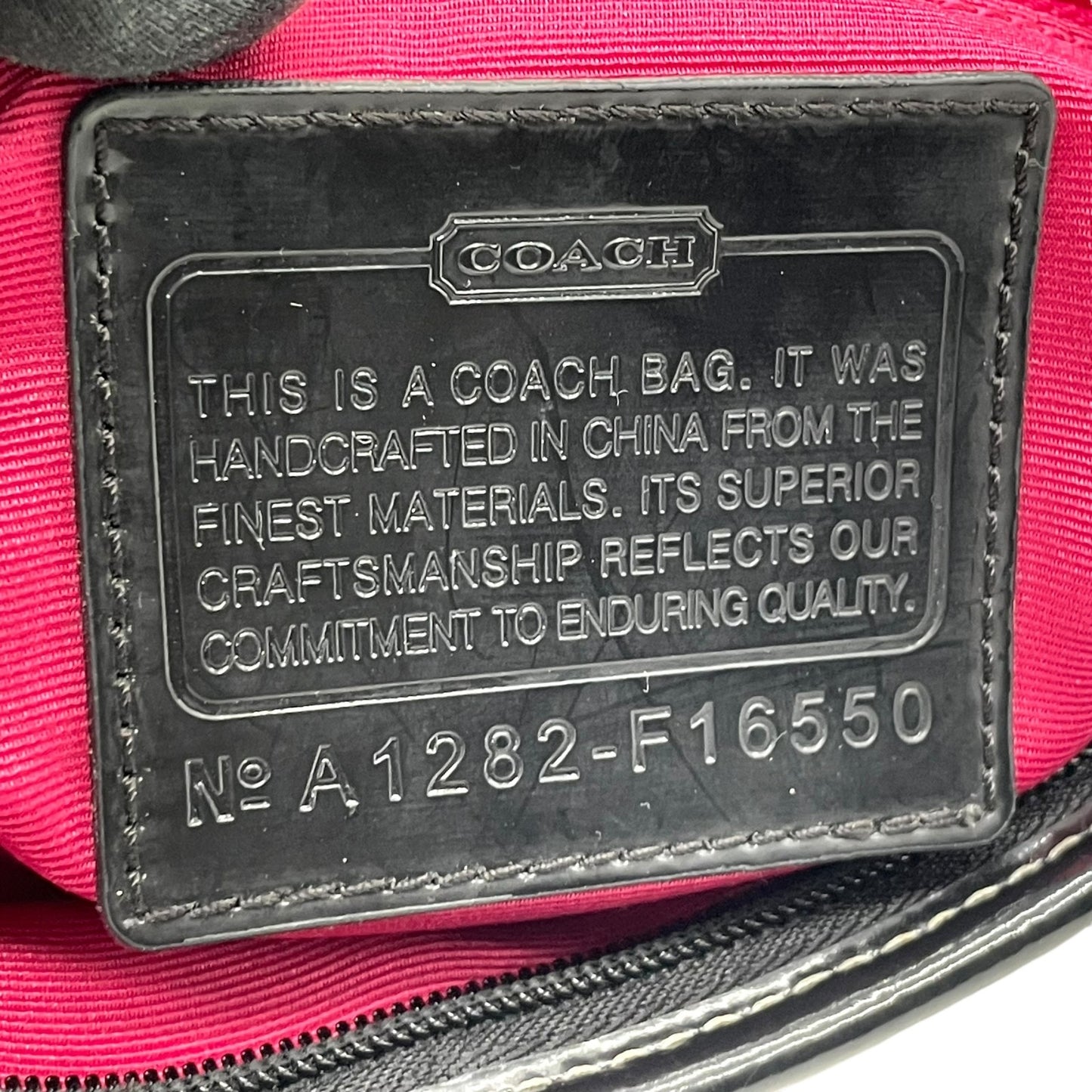 美品 COACH コーチ ショルダーバッグ 黒 ブラック シグネチャー キャンバス パテントレザー シルバー金具 F16550 フラワーチャーム付き 斜め掛け可 レディース E8