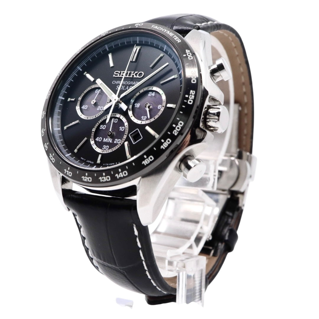 【新品同様/稼働品】セイコー SEIKO クロノグラフ V175-0FA0 メンズ腕時計 ソーラー アナログ ブラック文字盤 型押しレザーベルト タキメーター 10気圧防水 サファイアクリスタル ビジネス スポーティ エレガント クリーニング済 G7