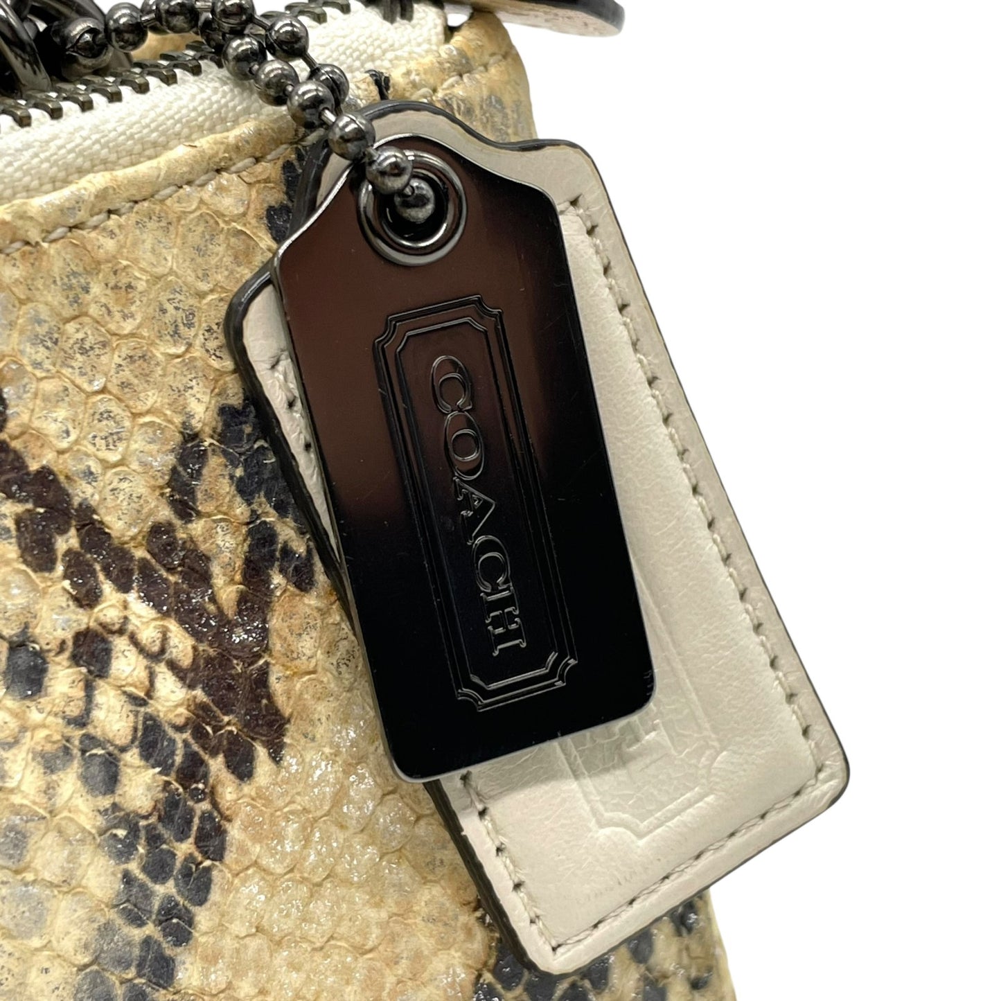 COACH コーチ ハンドバッグ ワンショルダー ベージュ レザー 型押し エンボス チェーンショルダー 肩掛け可 ロゴ チャーム付き レディース S30