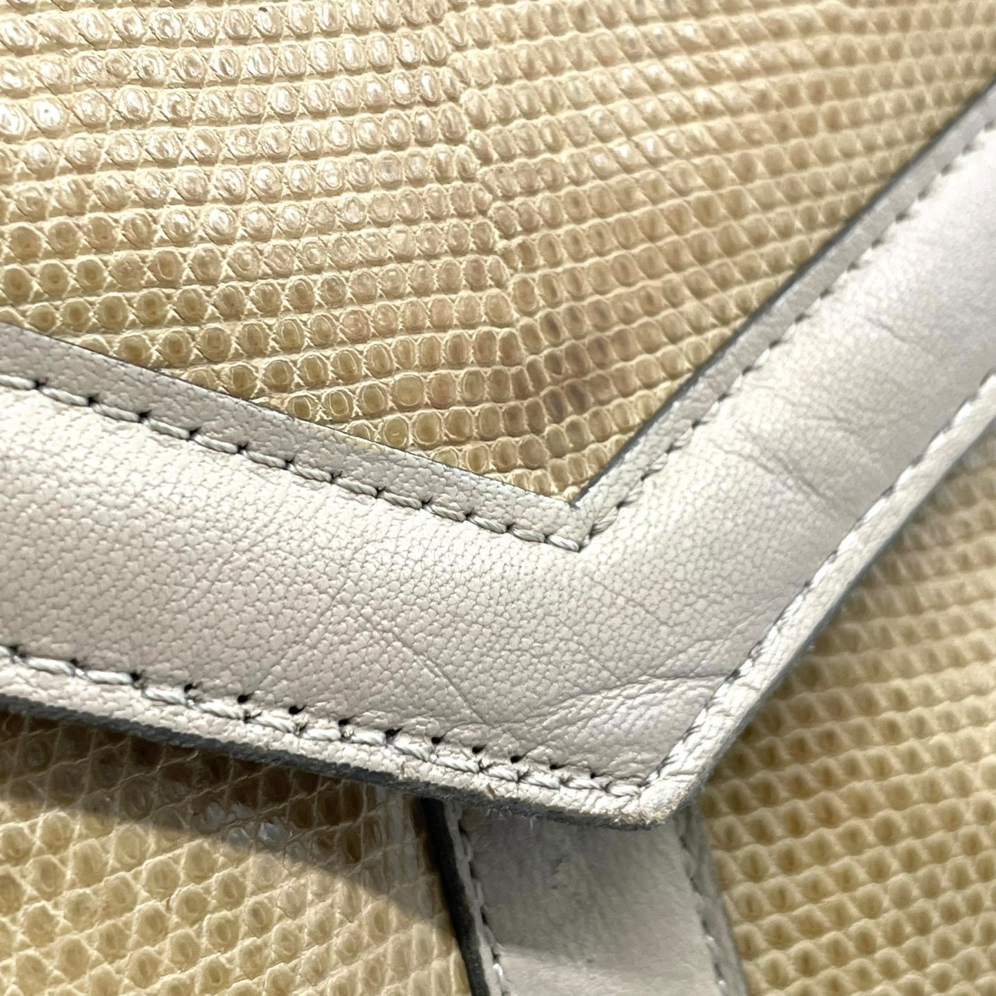 イヴサンローラン Yves Saint Laurent ショルダーバッグ ワンショルダー ベージュ グレージュ レザー ゴールド金具 フラップ開閉 肩掛け可 YSL ヴィンテージ レディース S81