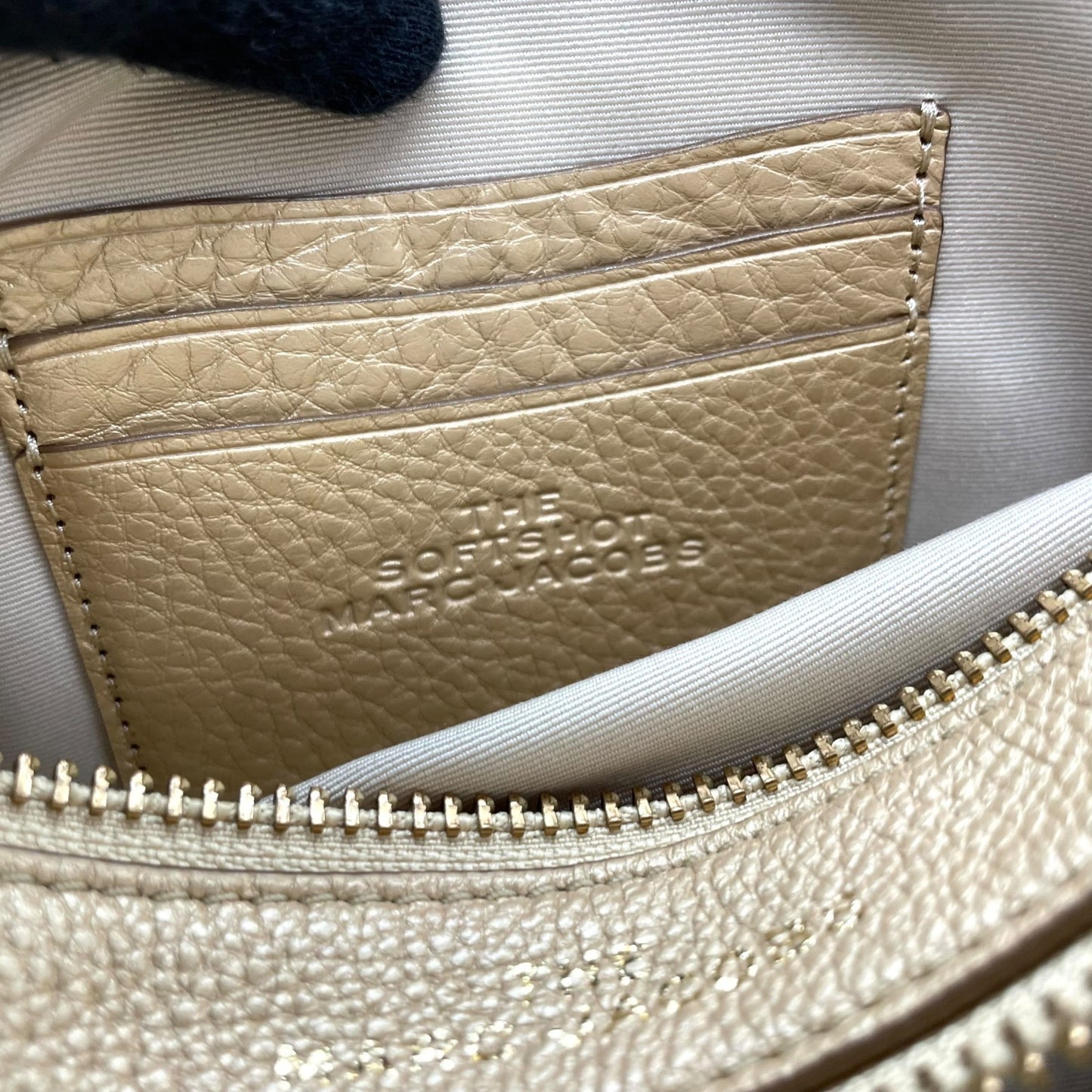 【未使用級】 極 美品 MARC JACOBS マークジェイコブス スナップショット カメラバッグ ベージュ レザー クロスボディ ショルダーバッグ ダブルJロゴ ゴールド金具 レディース K8