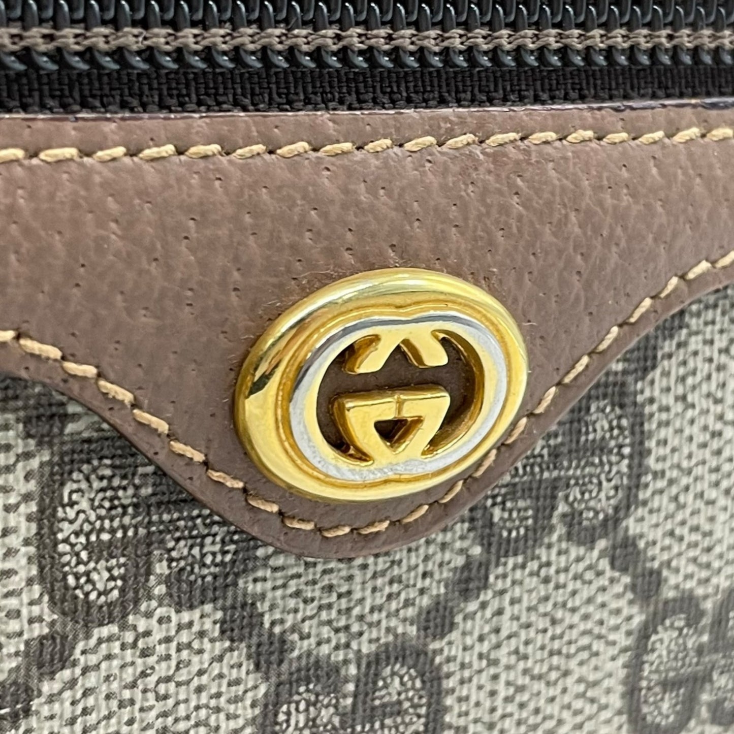 Authentic GUCCI Old GG Supreme Clutch Bag Second Bag Brown Leather PVC Gold Hardware Unisex Vintage