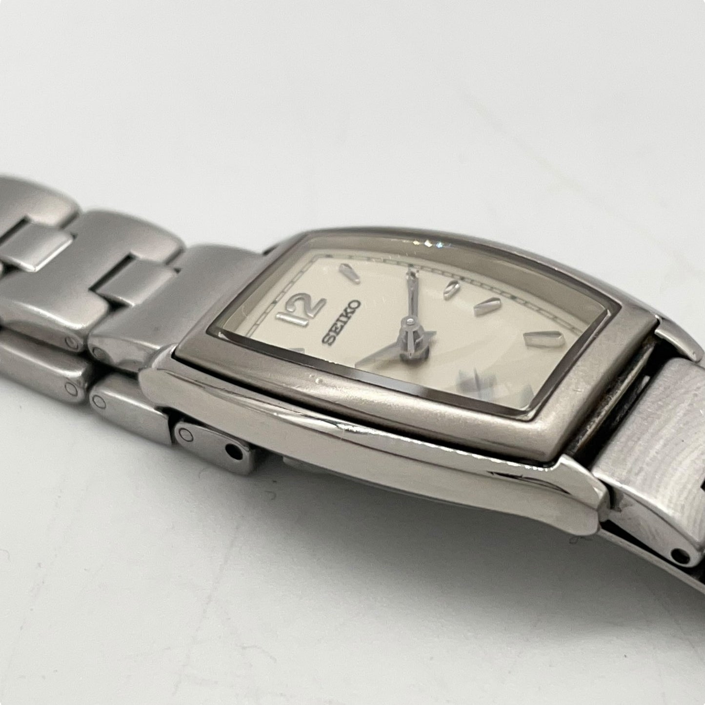 【稼働品】セイコー SEIKO ルキア LUKIA 腕時計 ウォッチ 1F21-5D30 レディース クオーツ トノー 樽型 アナログ エレガント ドレスウォッチ アイボリー文字盤 シルバー ステンレススチール製 ビジネスシーン クリーニング済み G