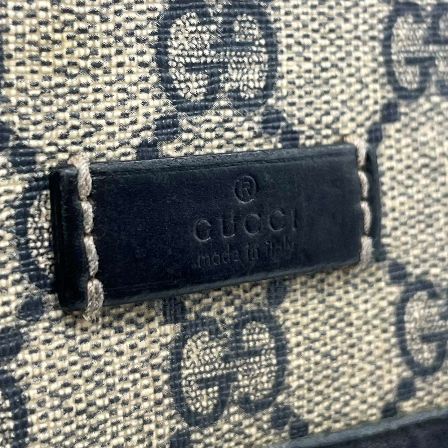 GUCCI グッチ GGスプリーム ショルダーバッグ 223666 紺 ネイビー グレー PVC レザー シルバー金具 斜め掛け可 フラップ開閉 メンズ レディース K2