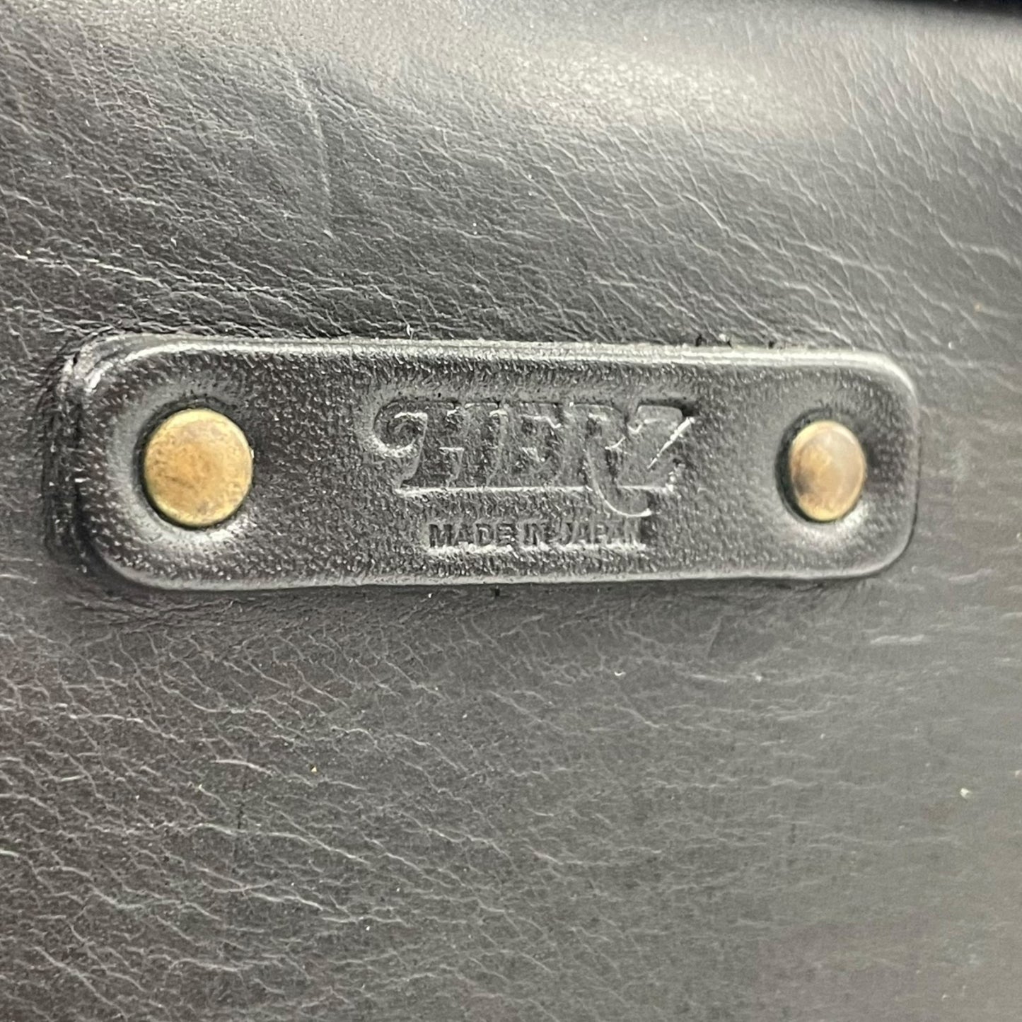 美品 Herz ヘルツ 二本手 ビジネスバッグ ブリーフケース 書類鞄 黒 ブラック レザー 日本製 ゴールド金具 A4対応 BW-57 メンズ レディース C