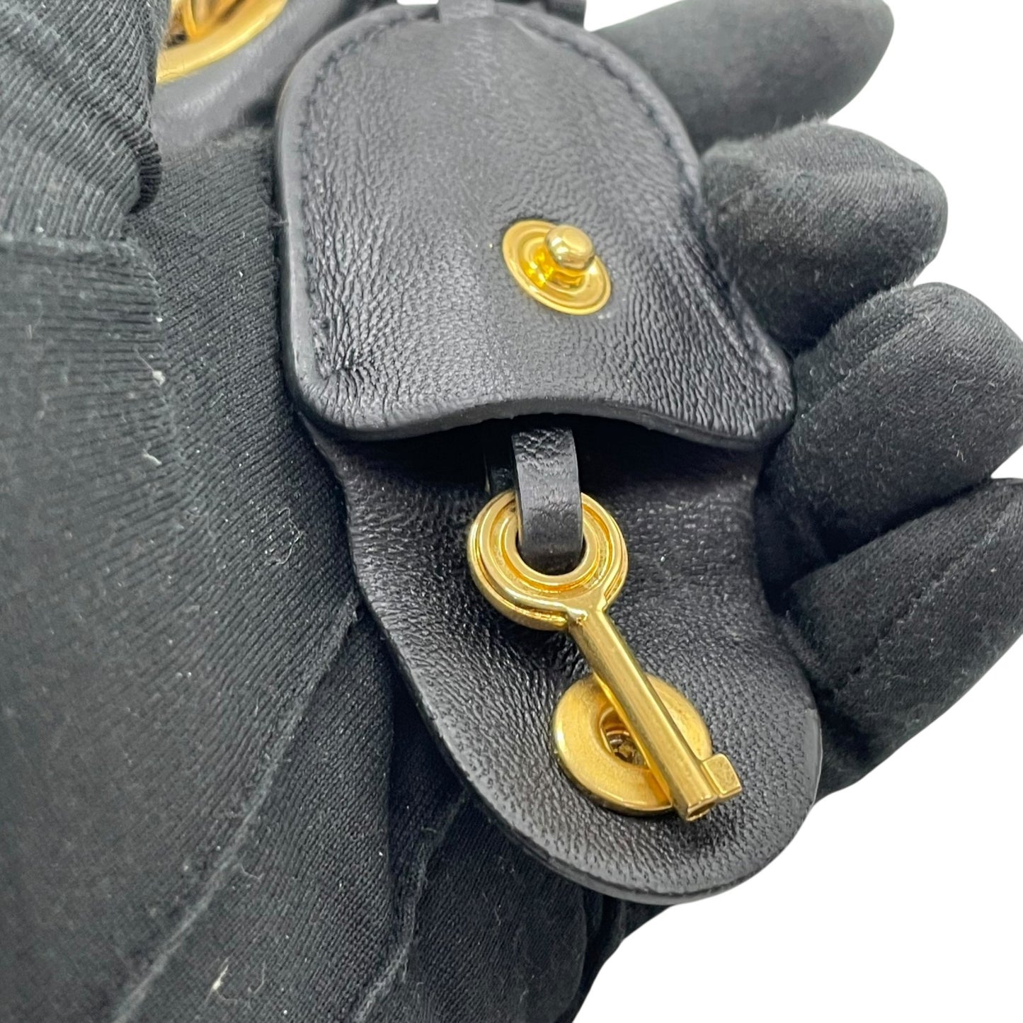 美品 miu miu ミュウミュウ 2WAY ハンドバッグ ショルダーバッグ マトラッセ マテラッセ 黒 ブラック レザー ゴールド金具 ロゴ 斜め掛け レディース C6