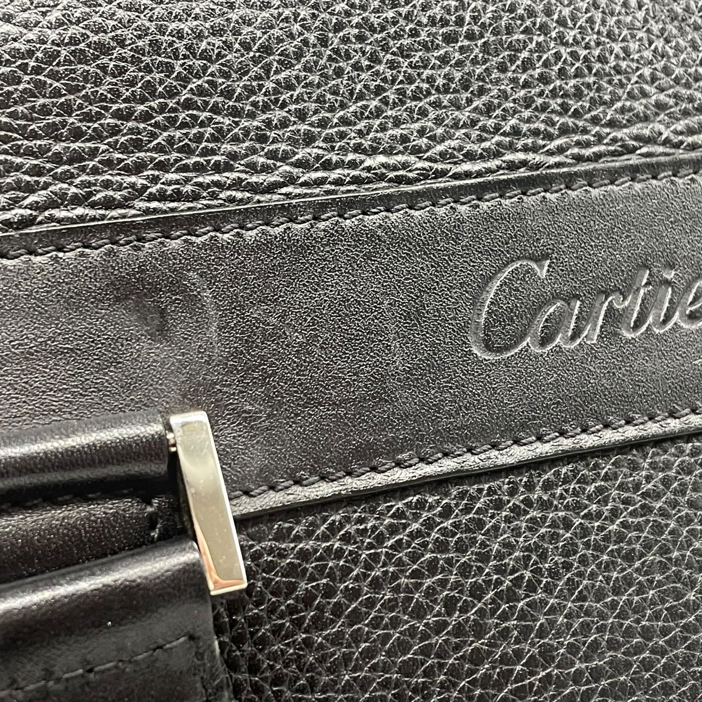 美品 現行 Cartier カルティエ ビジネスバッグ ブリーフケース 黒 ブラック レザー シボ革 シルバー金具 ロゴ型押し 2Cモチーフ 通勤 メンズ A4収納可 A
