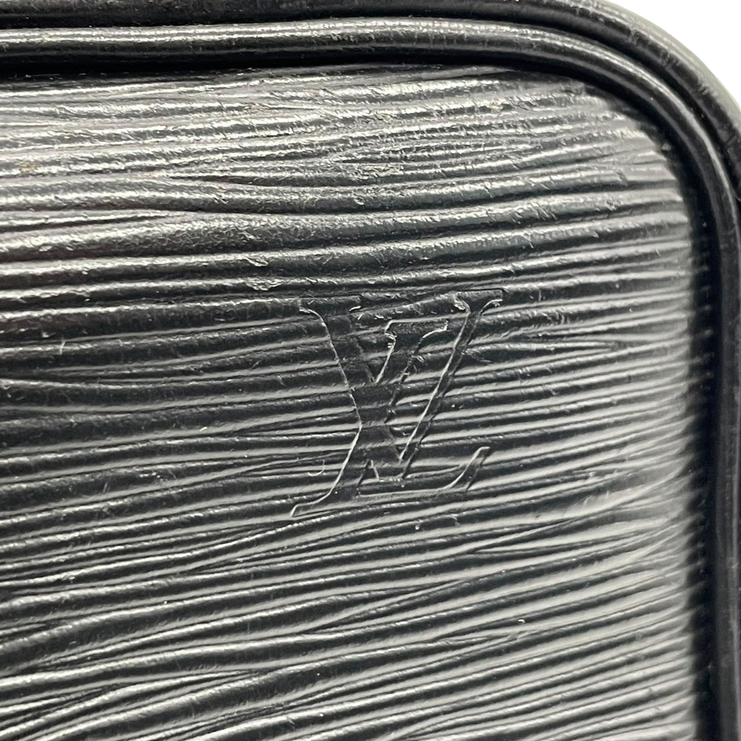 Authentic LOUIS VUITTON Epi Vivienne Lon Handbag M59112 Black Noir Silver Hardware