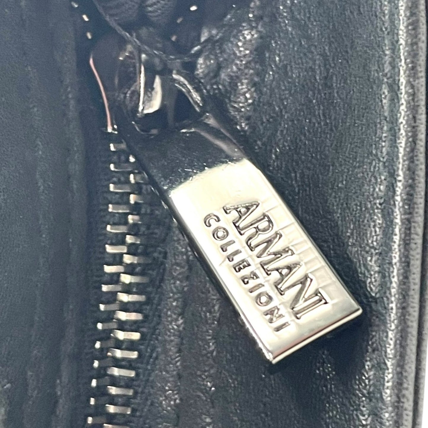 極美品 ARMANI COLLEZIONI アルマーニ コレッツォーニ レザー ワンショルダー ショルダーバッグ ブラック 本革 シルバー金具 ユニセックス メンズ レディース A1