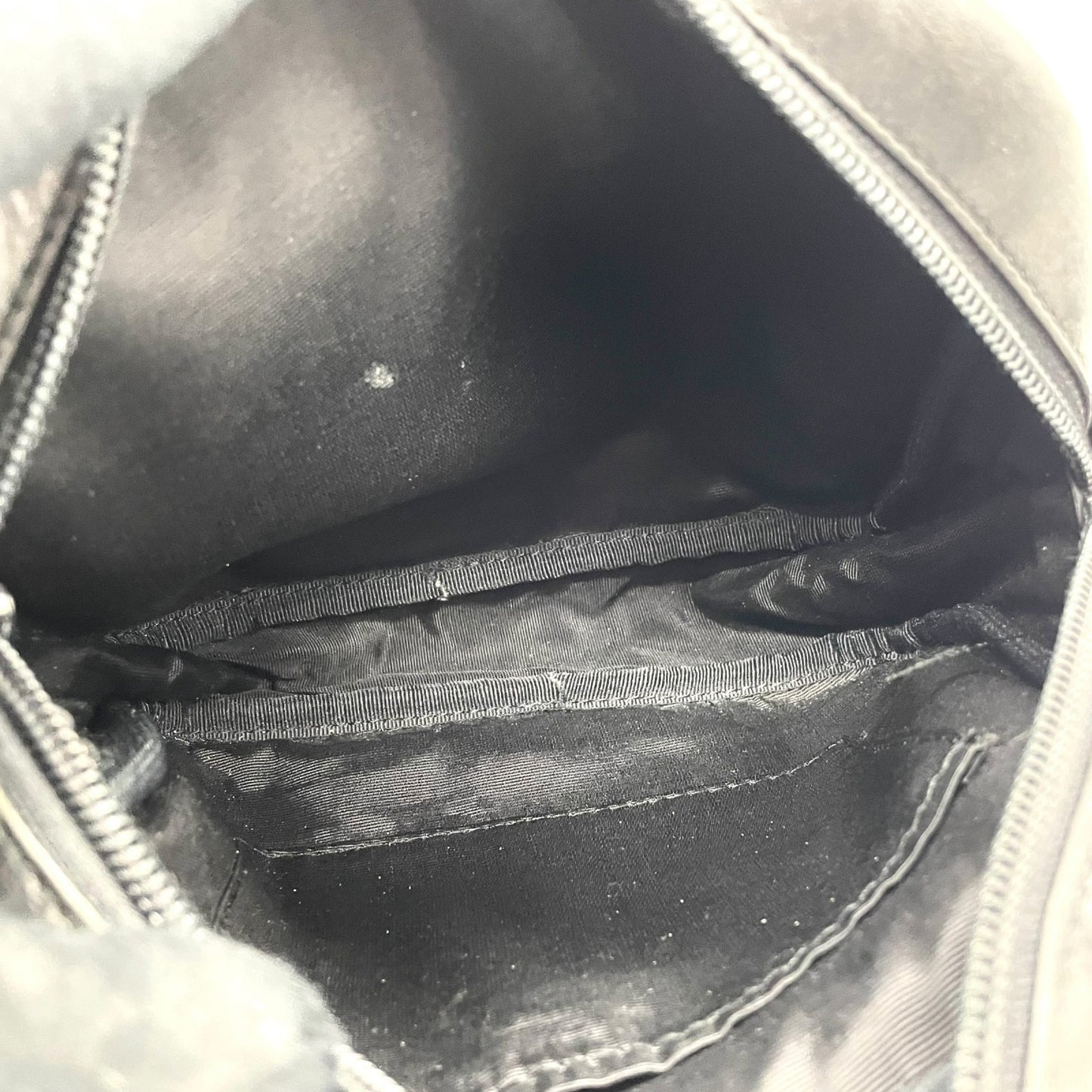 美品 LOEWE ロエベ ショルダーバッグ ミニバッグ コンパクト ポシェット アナグラム ロゴ 黒 ブラック レザー ゴールド金具 斜め掛け可 レディース ヴィンテージ D2