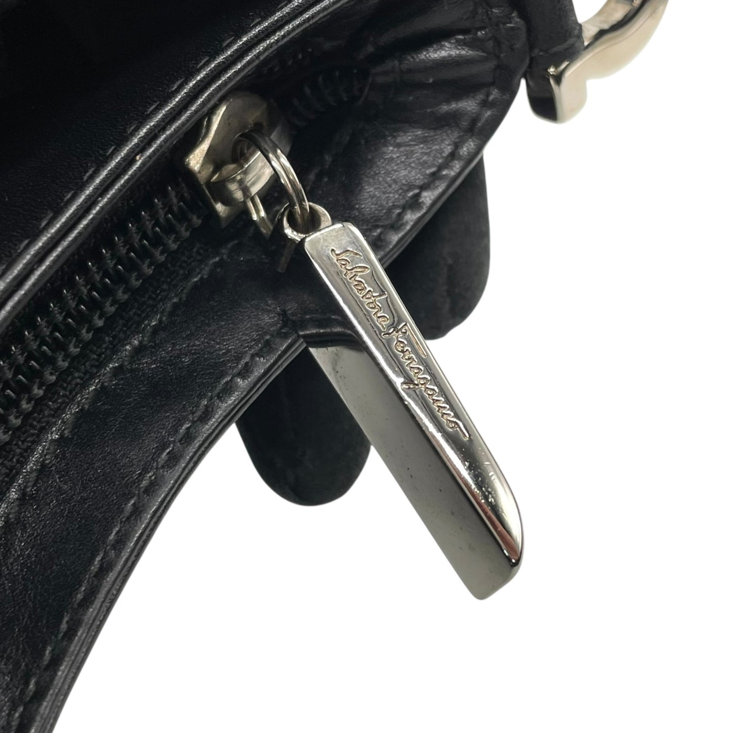 美品 Salvatore Ferragamo フェラガモ ガンチーニ ワンショルダー ショルダーバッグ レザー 黒 ブラック NERO シルバー金具 レディース B