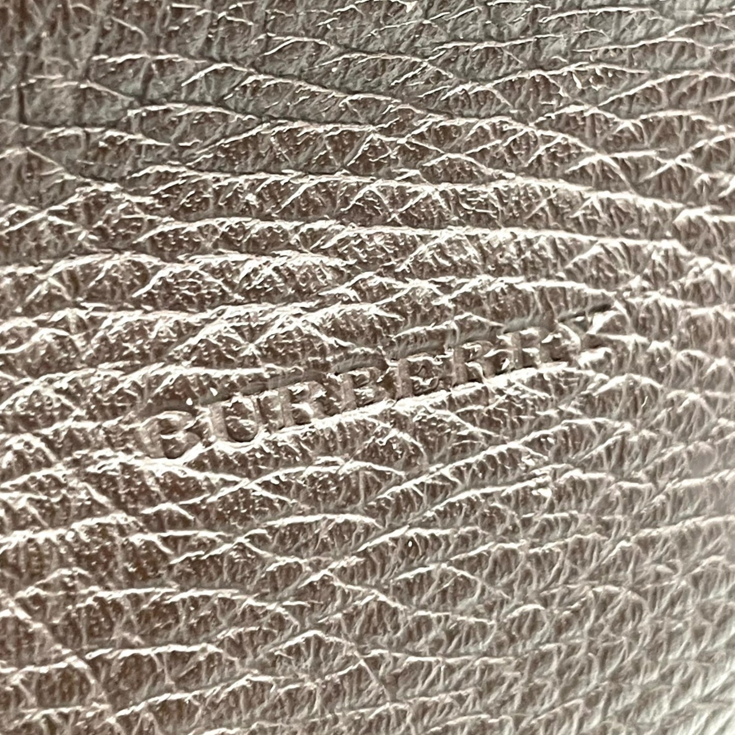 美品 BURBERRY バーバリー ワンショルダーバッグ ハンドバッグ 茶 ダークブラウン レザー シルバー金具 ロゴ型押し 肩掛け可 ファスナー開閉 ホーボー レディース K4