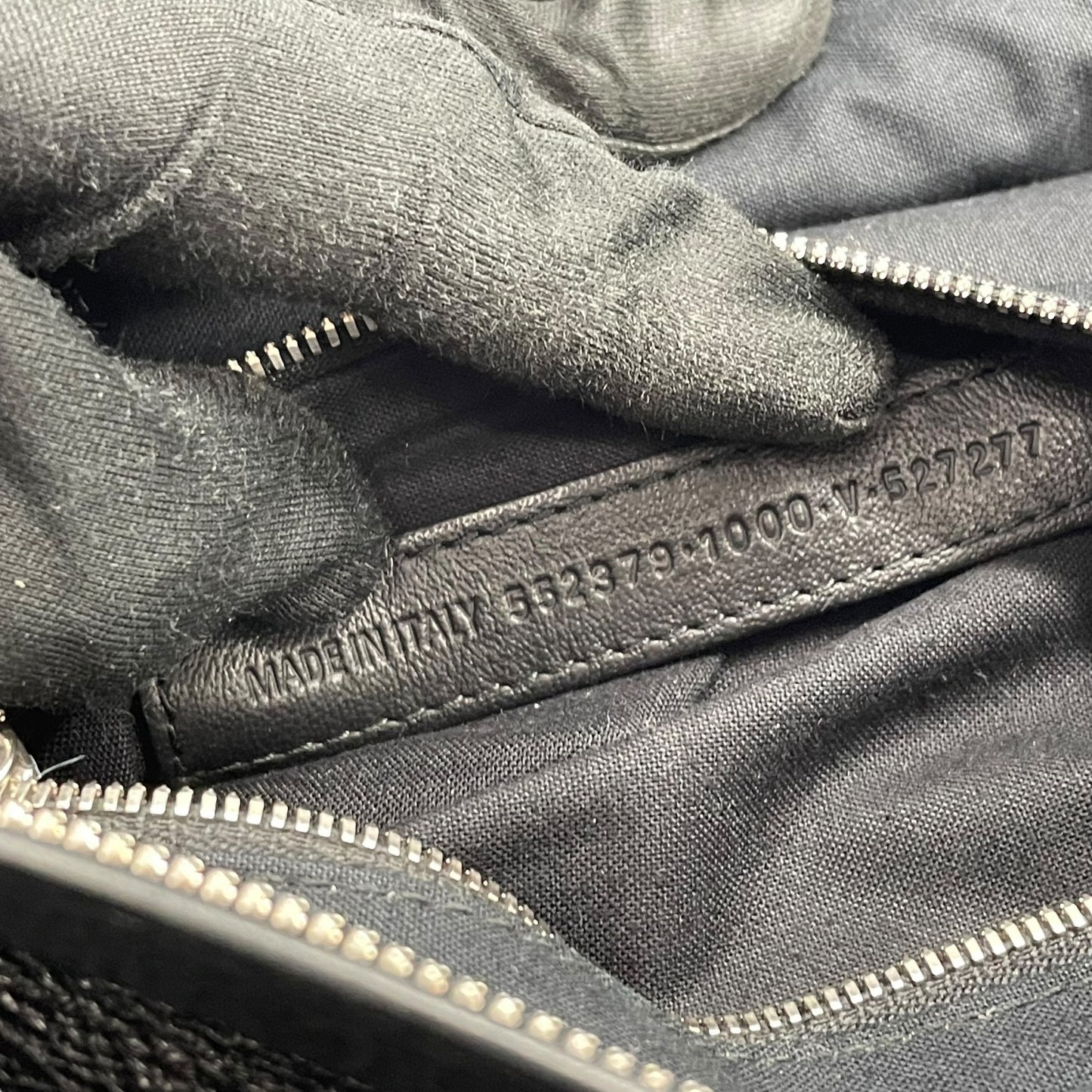 美品 バレンシアガ BALENCIAGA レザー エブリデイ バックパック リュック ブラック 黒 ロゴ入り シンプル 高級感 メンズ レディース ユニセックス C