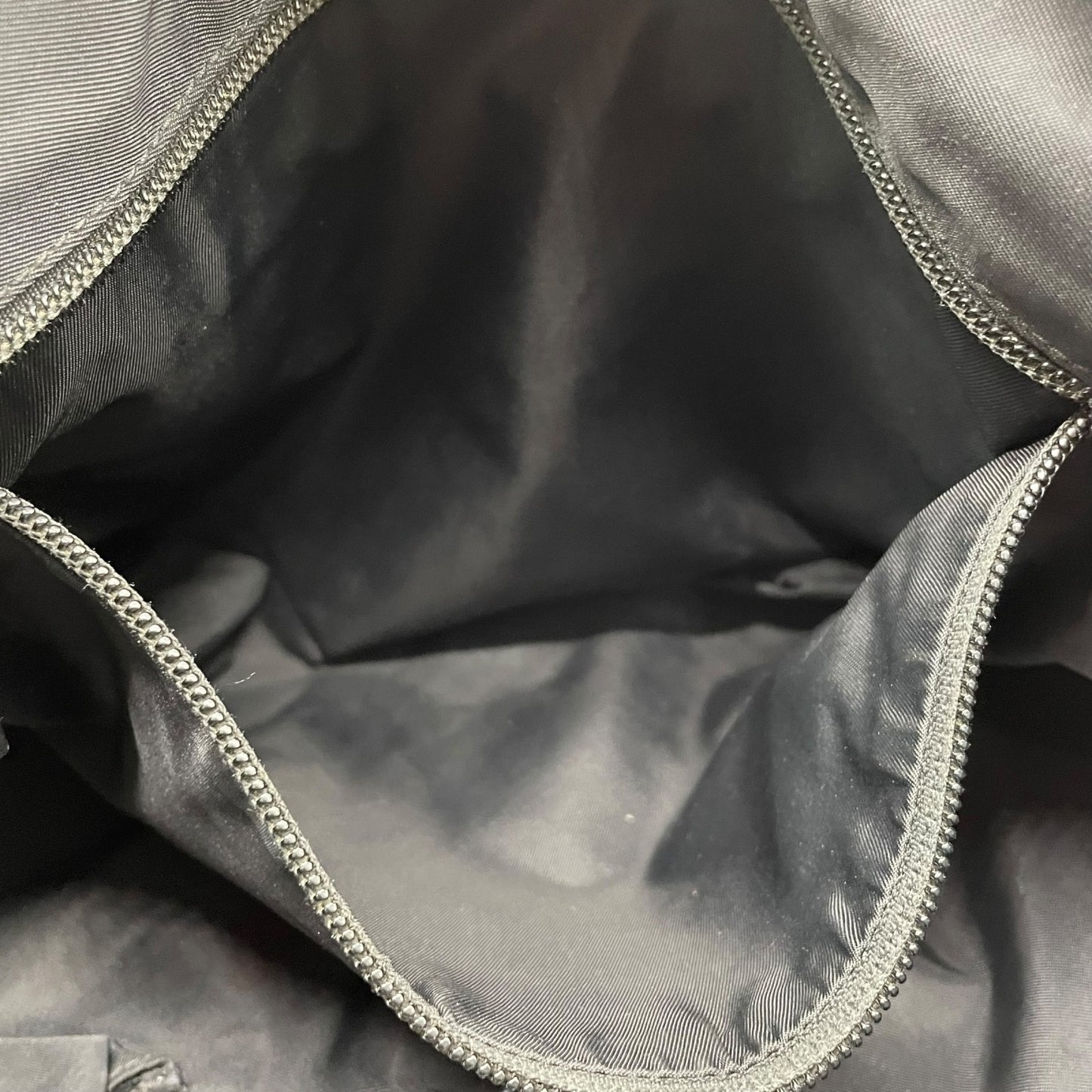 GUCCI グッチ ナイロン メッセンジャーバッグ ショルダーバッグ メンズ ユニセックス シルバープレートロゴ 斜め掛け A4収納可 146236 K4