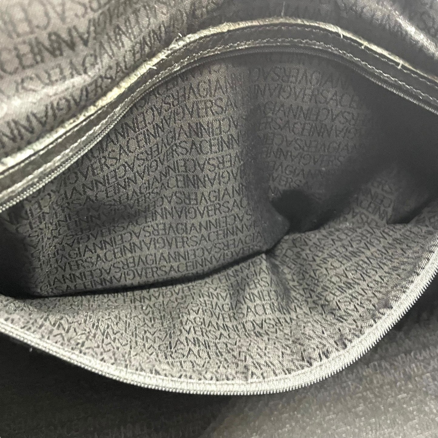 希少 美品 GIANNI VERSACE ジャンニヴェルサーチ ボストンバッグ 2way ショルダーバッグ ブラック レザー サンバースト グレカ ユニセックス トラベルバッグ 旅行鞄 ゴールド金具 高級感 C